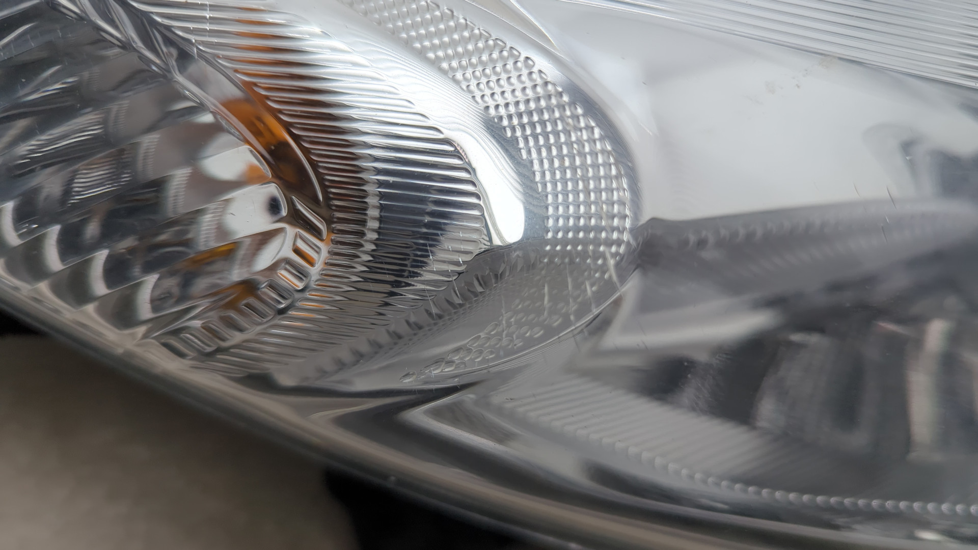 Фара противотуманная левая