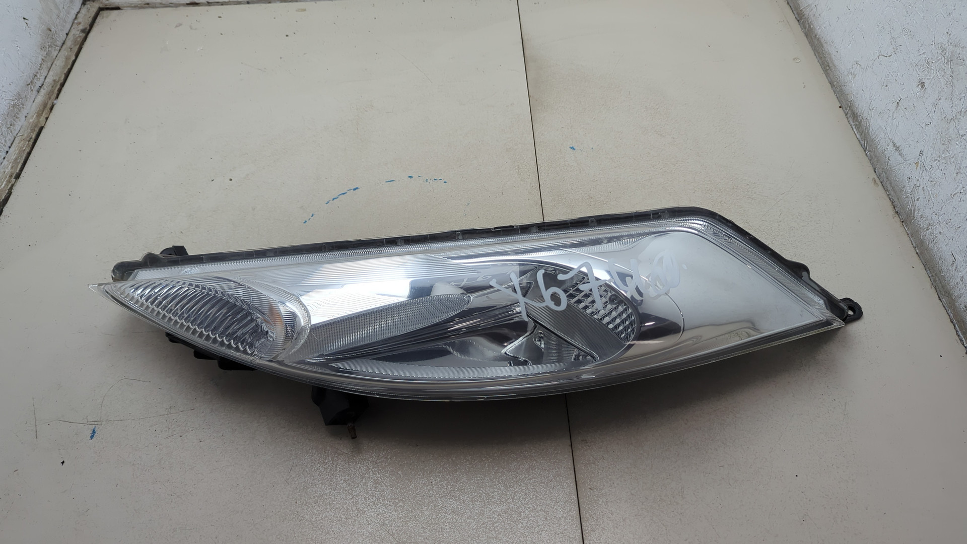 Фара противотуманная левая