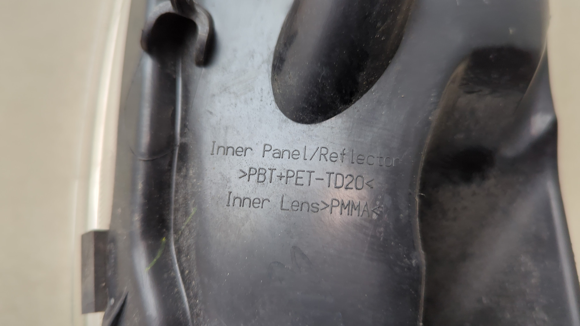 Фара противотуманная левая