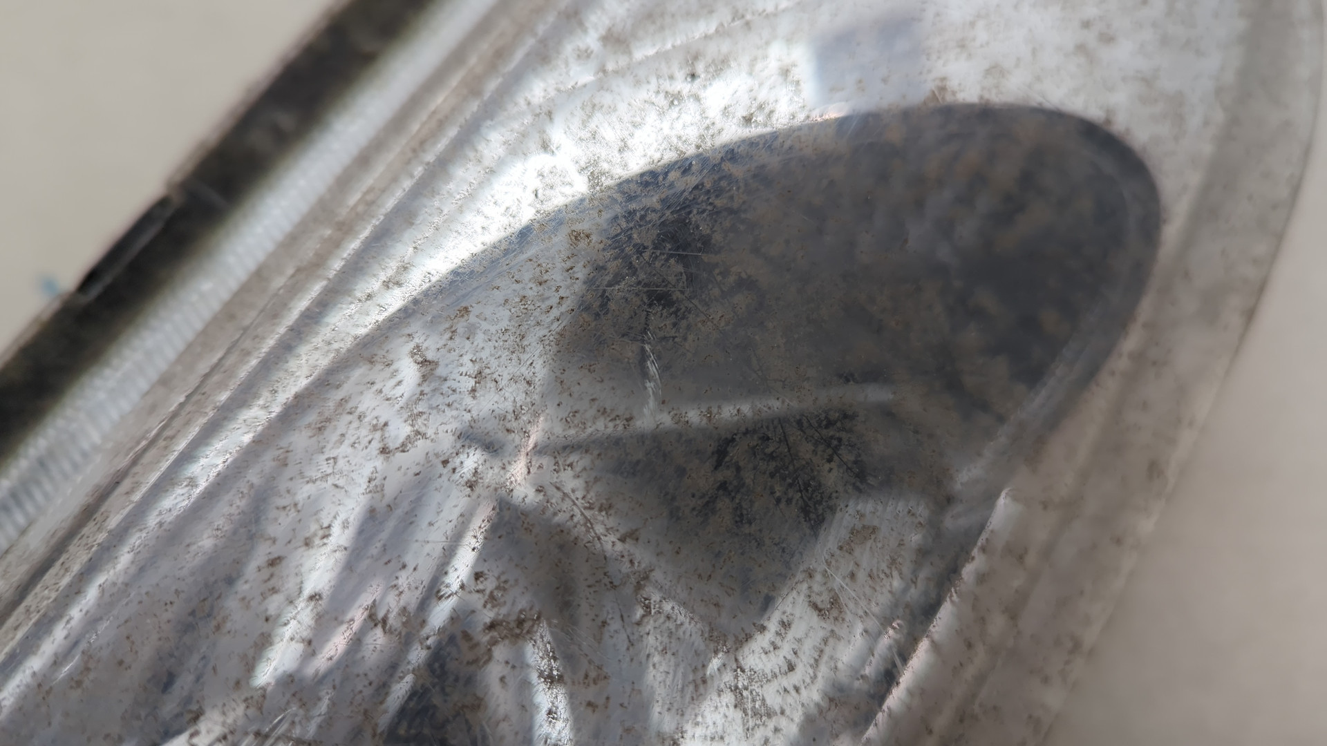 Фара противотуманная левая