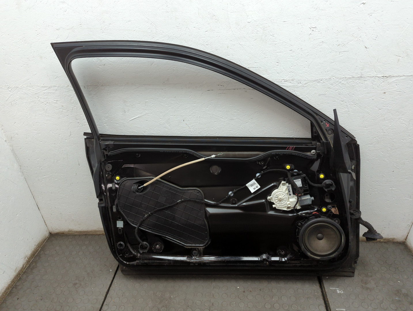 Дверь передняя левая