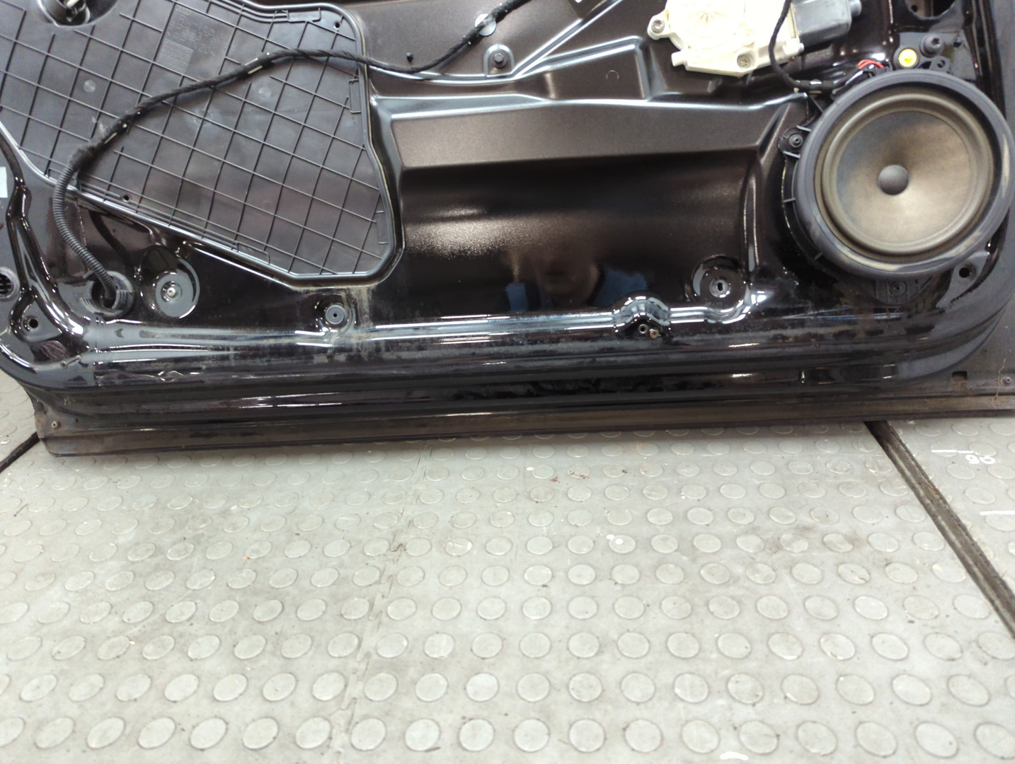 Дверь передняя левая