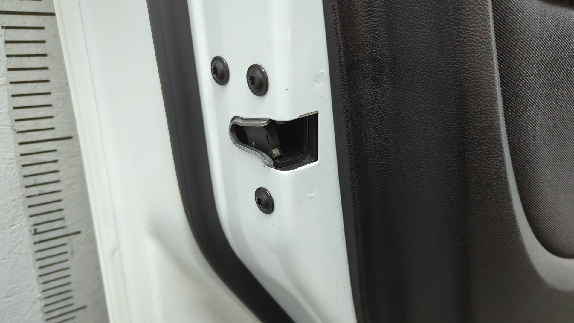 Дверь передняя левая