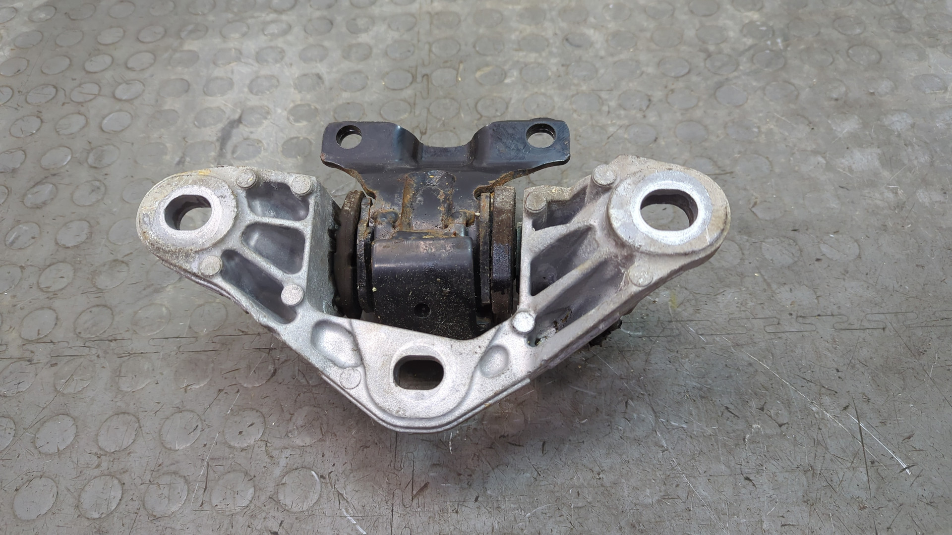 Опора двигателя