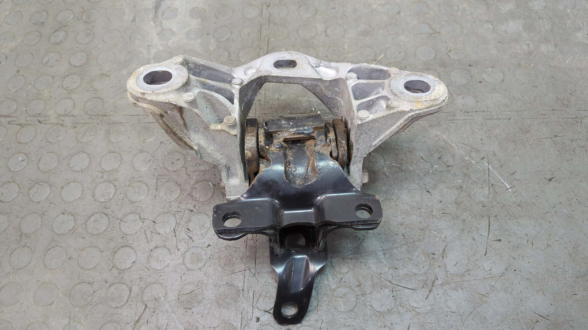 Опора двигателя