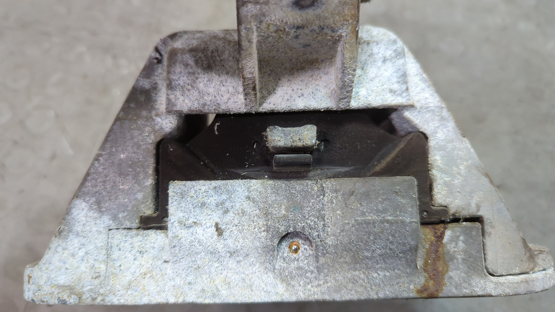 Опора двигателя