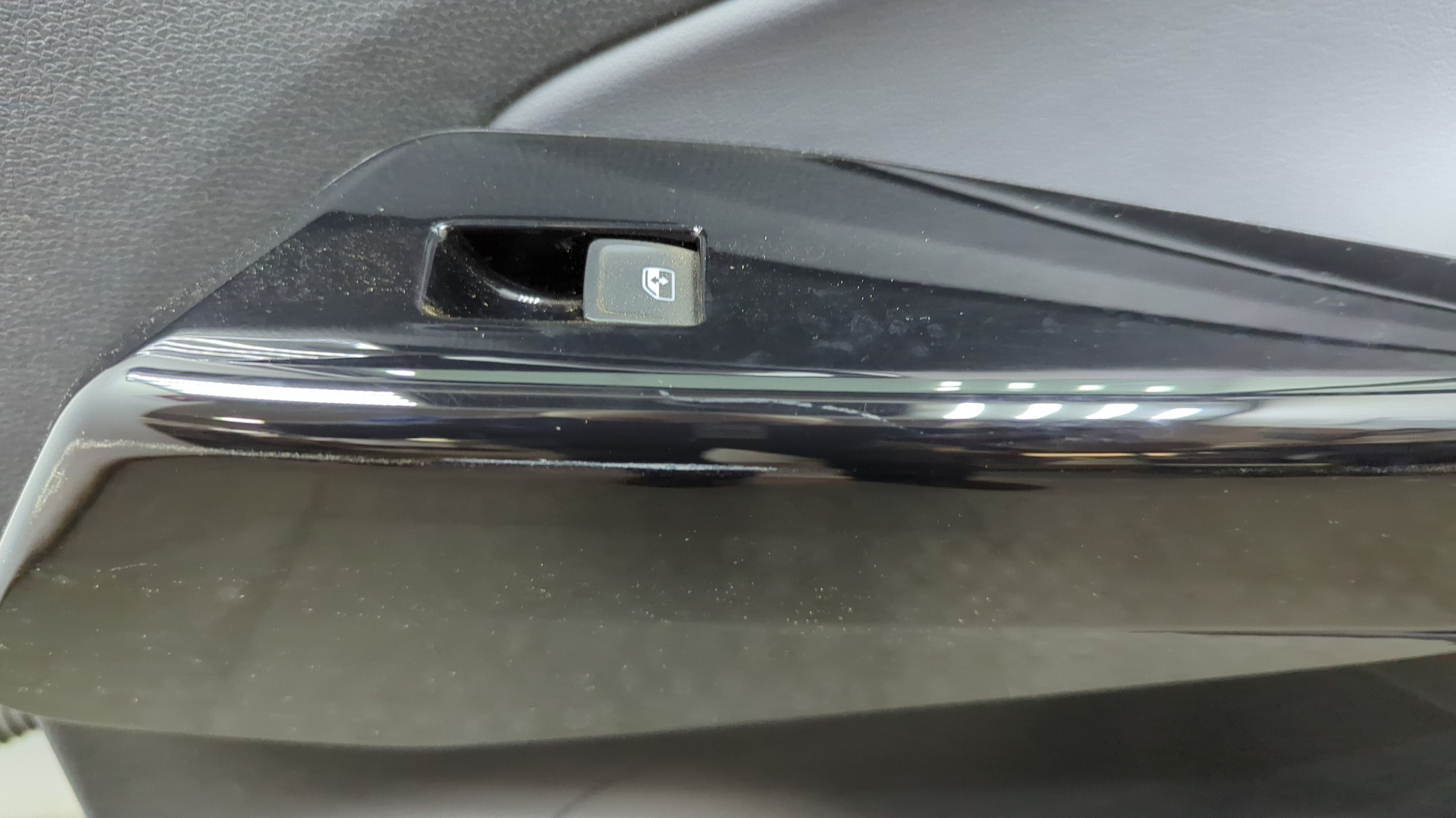 Дверь задняя правая