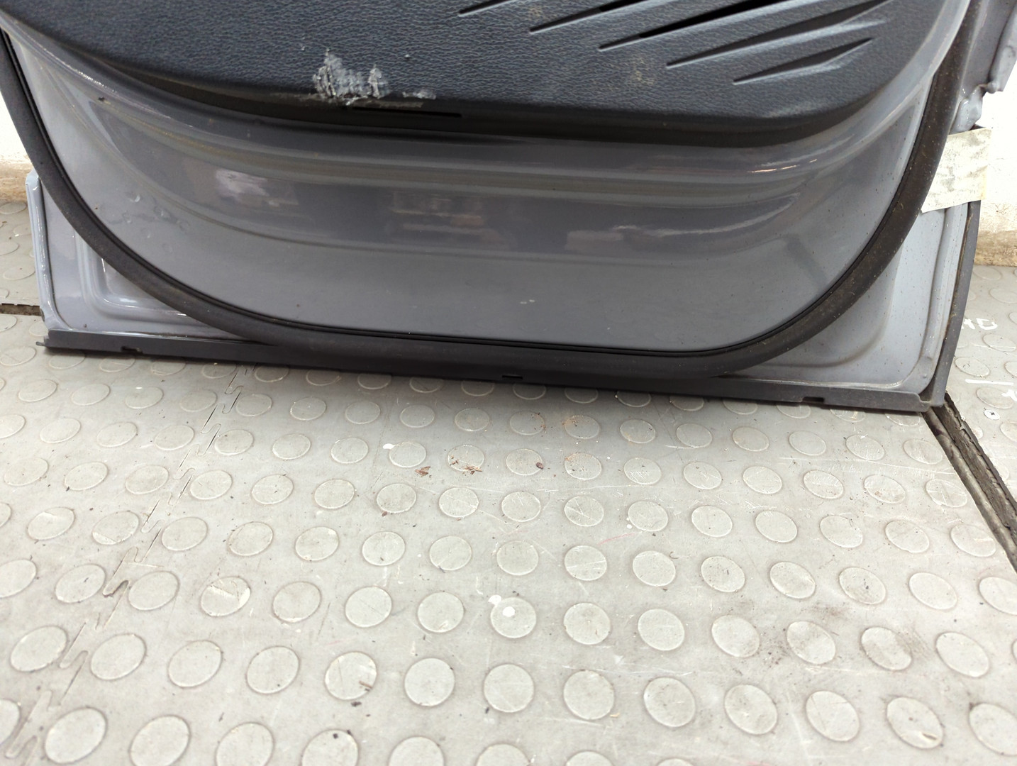 Дверь задняя левая