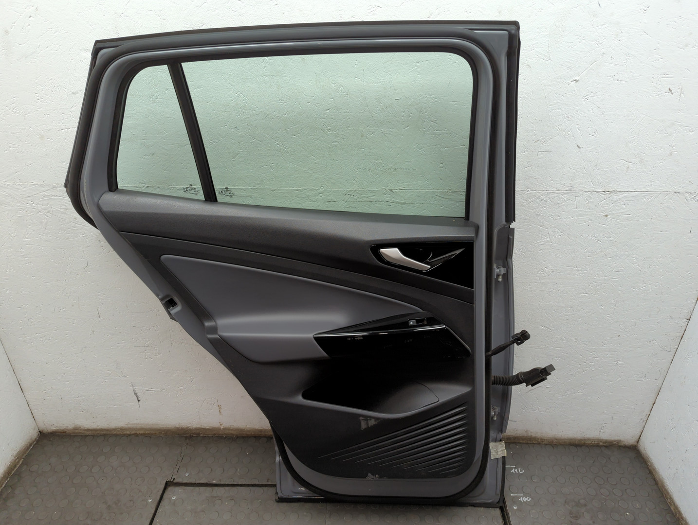Дверь задняя левая
