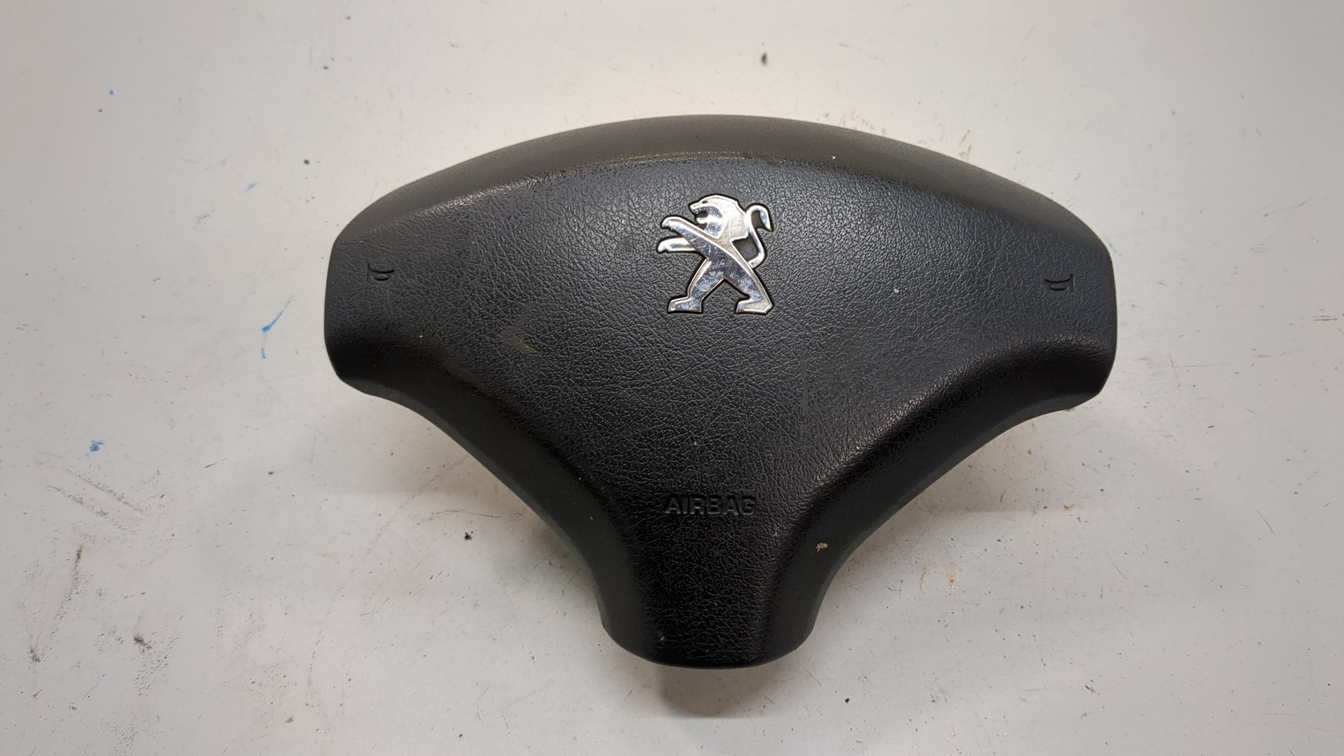 Подушка безопасности в рулевое колесо