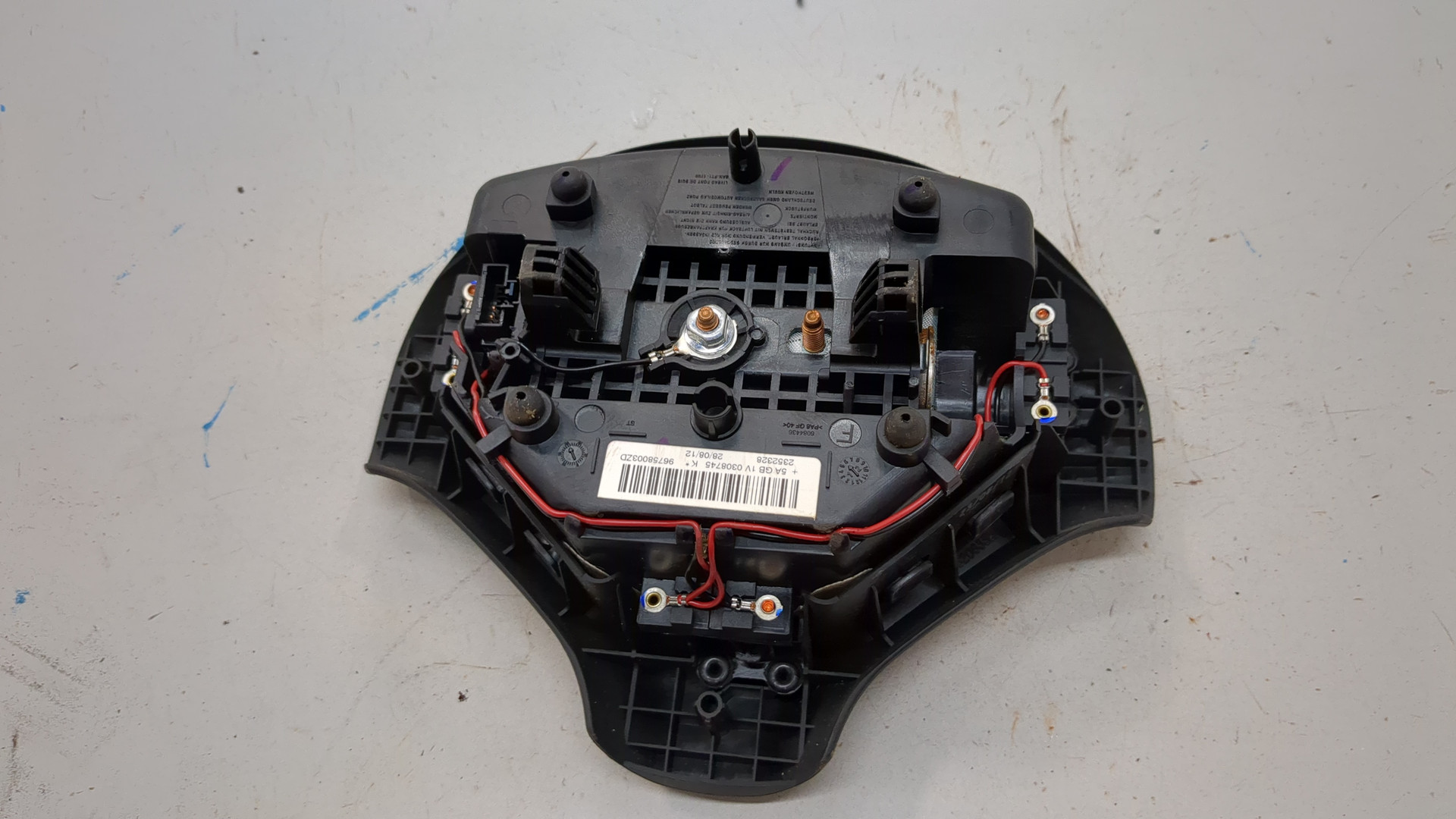 Подушка безопасности в рулевое колесо