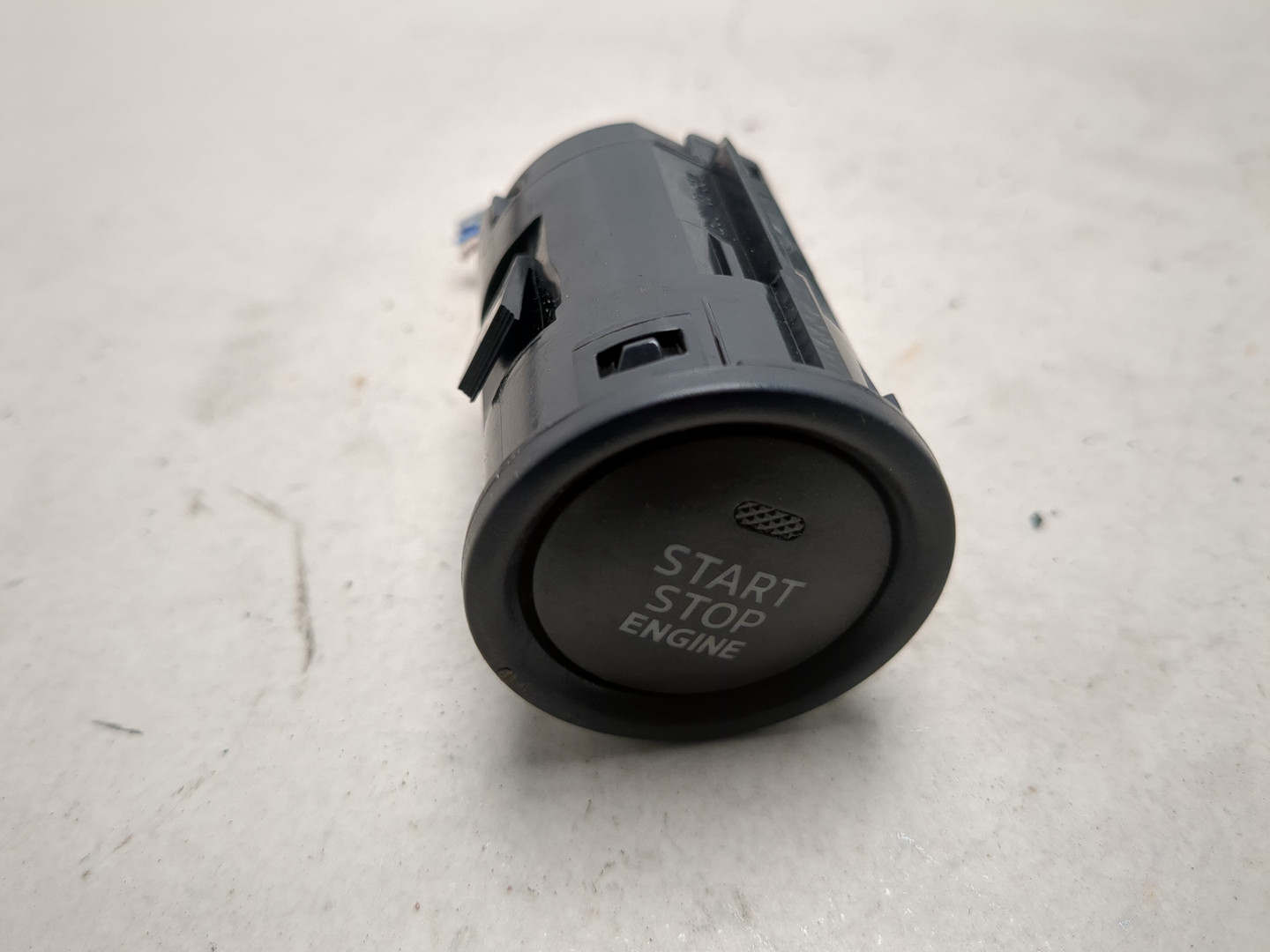 Кнопка запуска двигателя