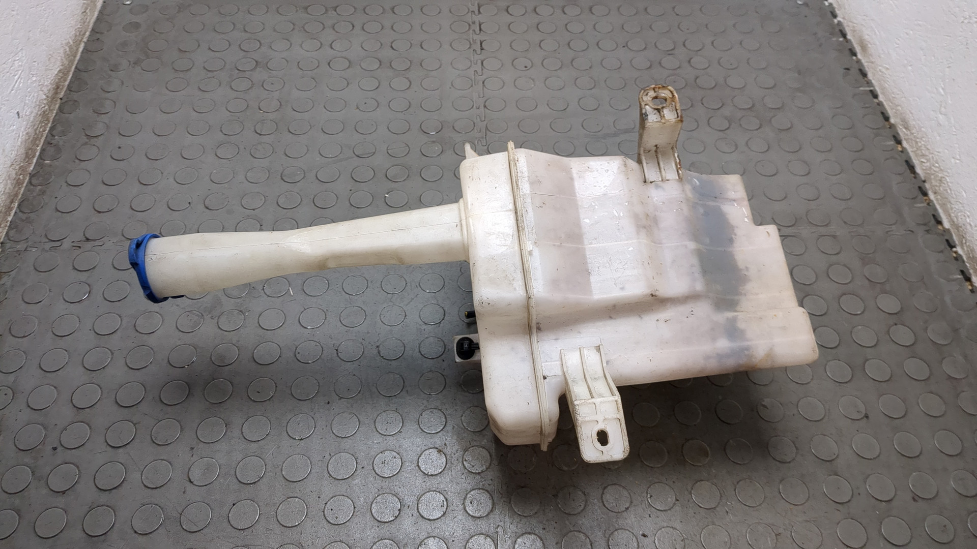 Бачок омывателя лобового стекла