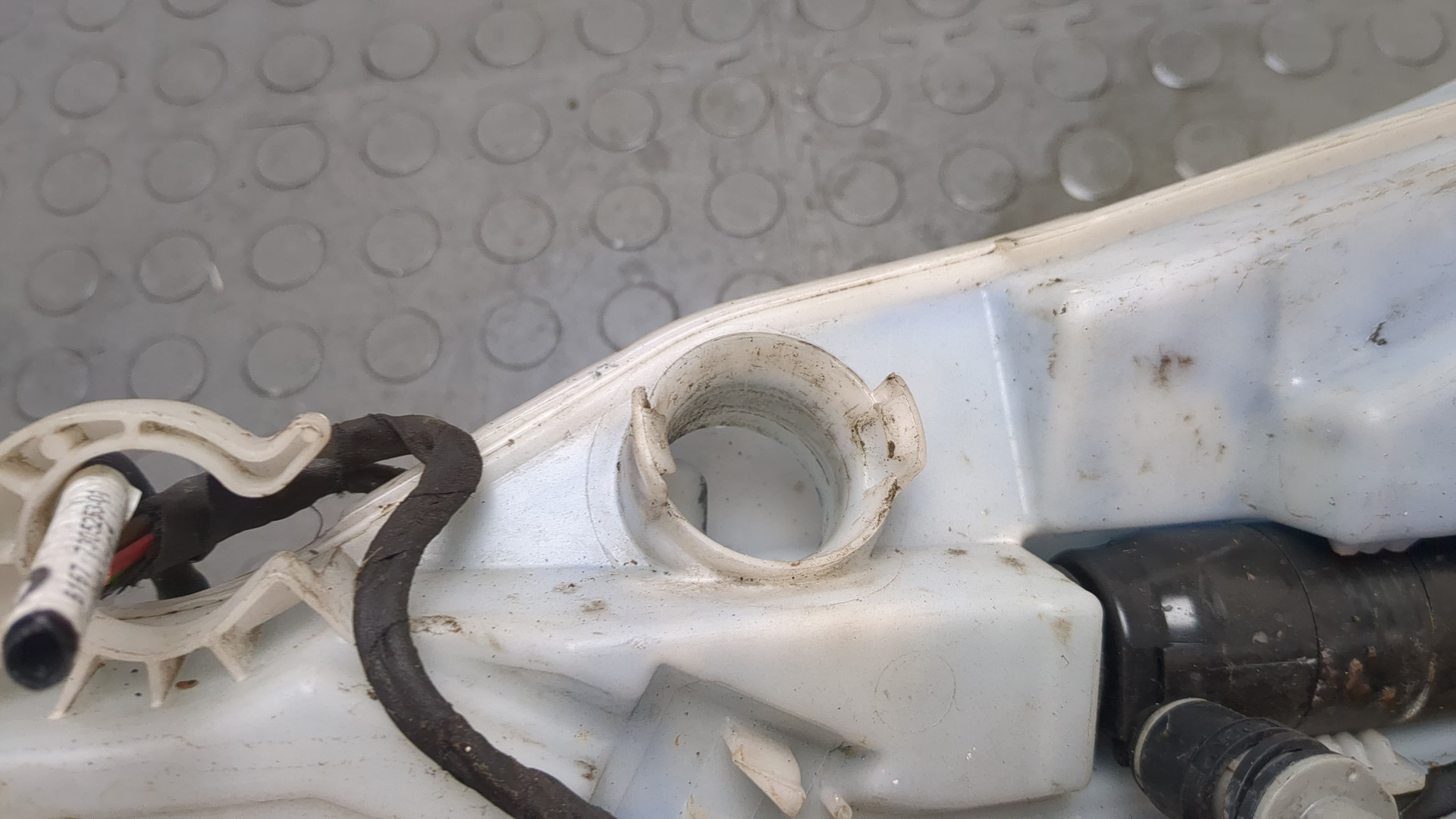 Бачок омывателя лобового стекла