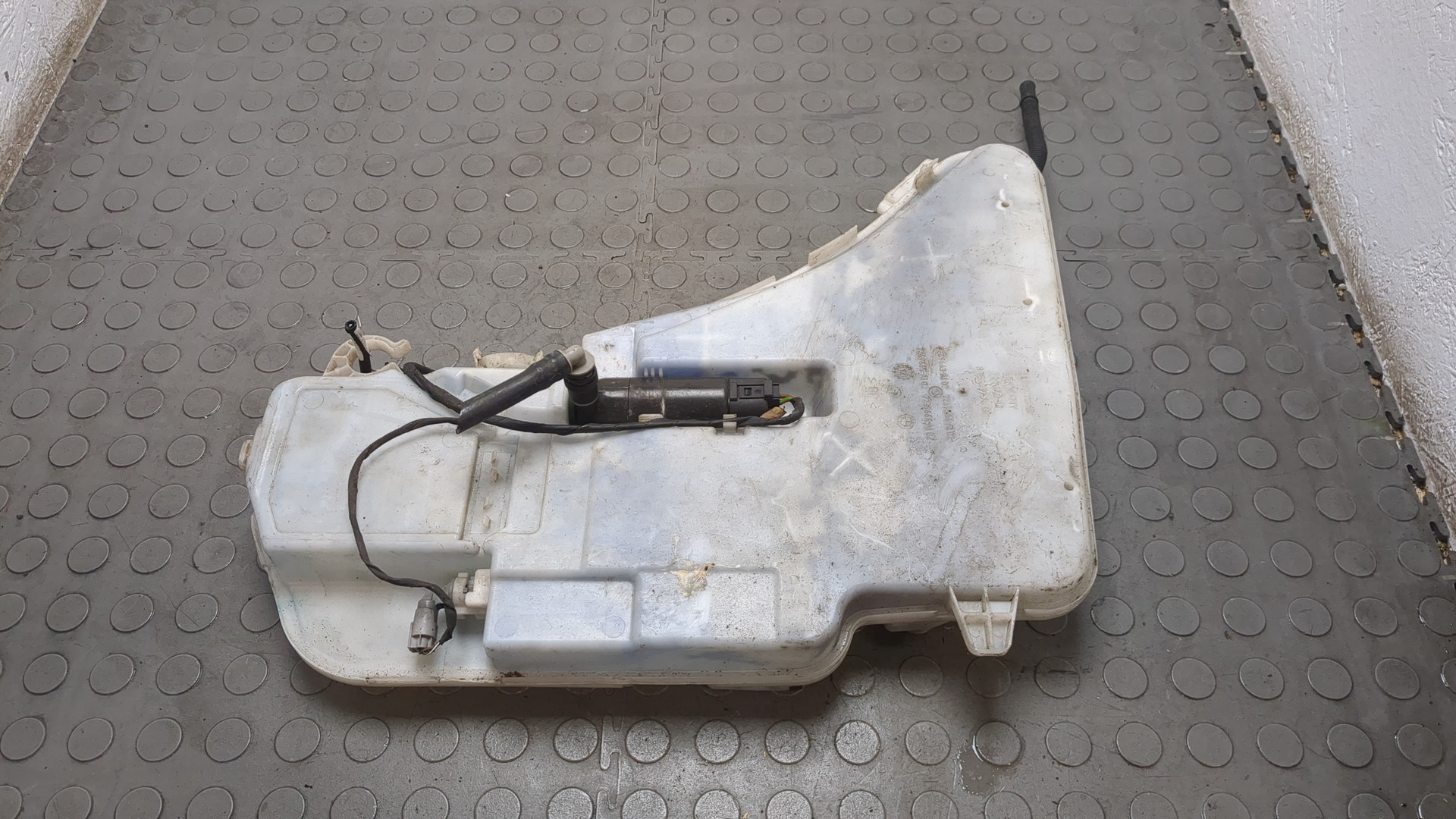 Бачок омывателя лобового стекла