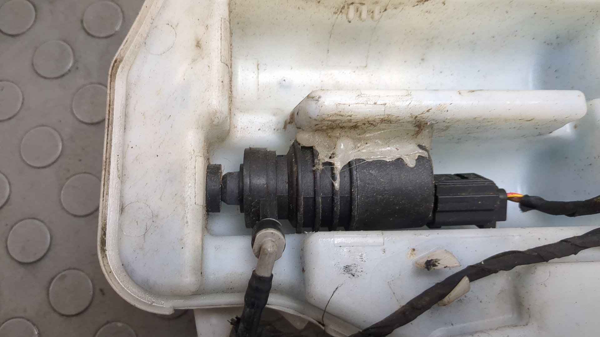 Бачок омывателя лобового стекла