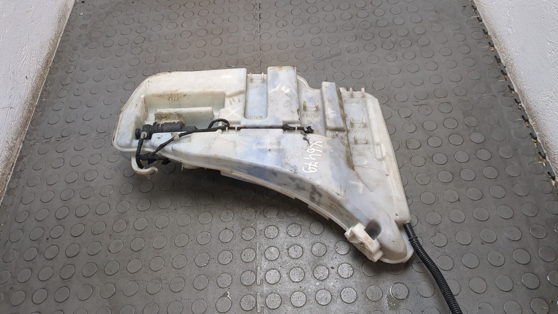 Бачок омывателя лобового стекла