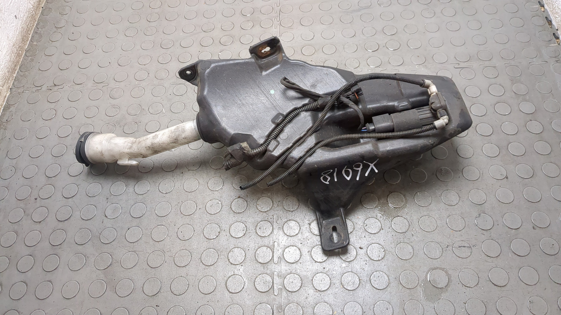 Бачок омывателя лобового стекла