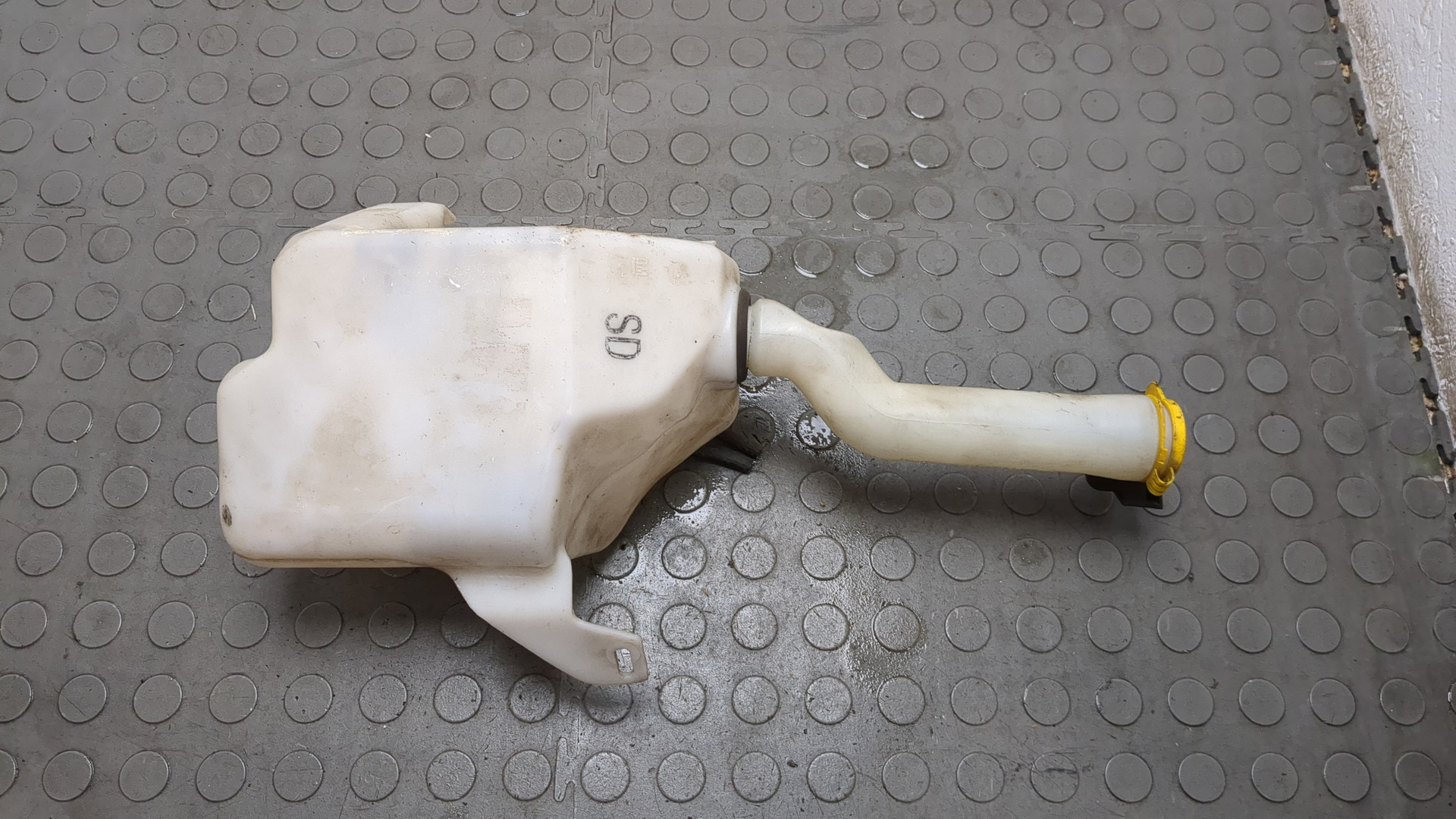 Бачок омывателя лобового стекла