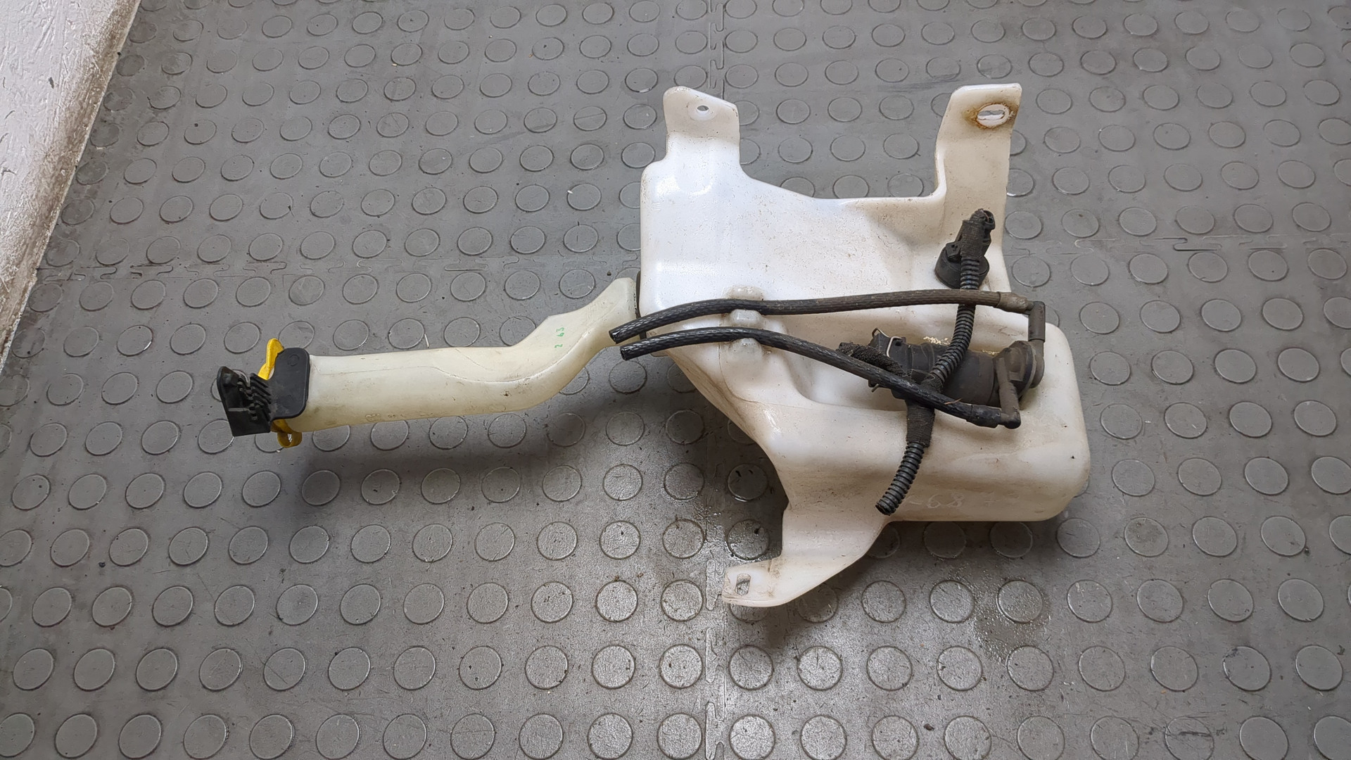 Бачок омывателя лобового стекла