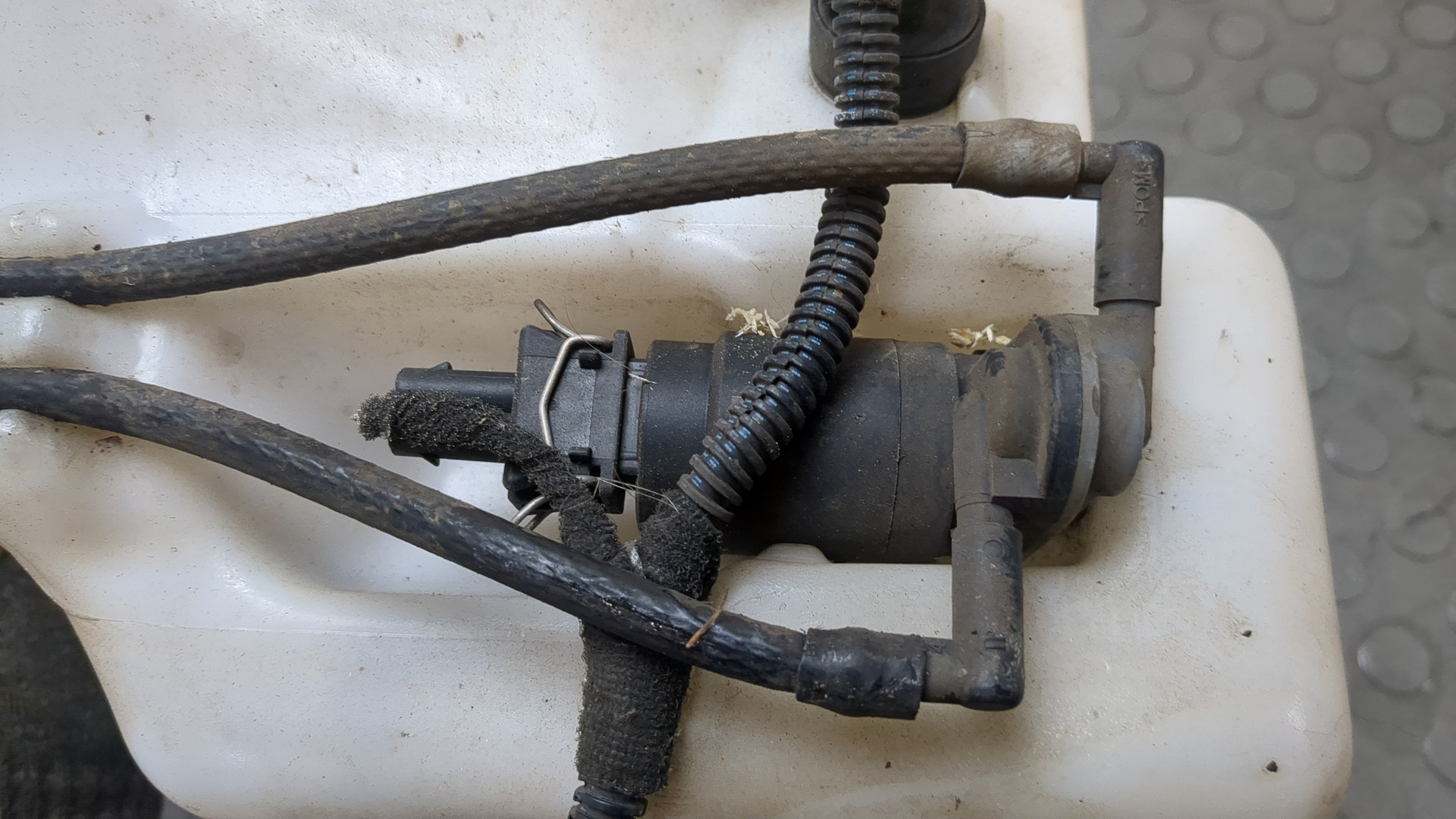 Бачок омывателя лобового стекла