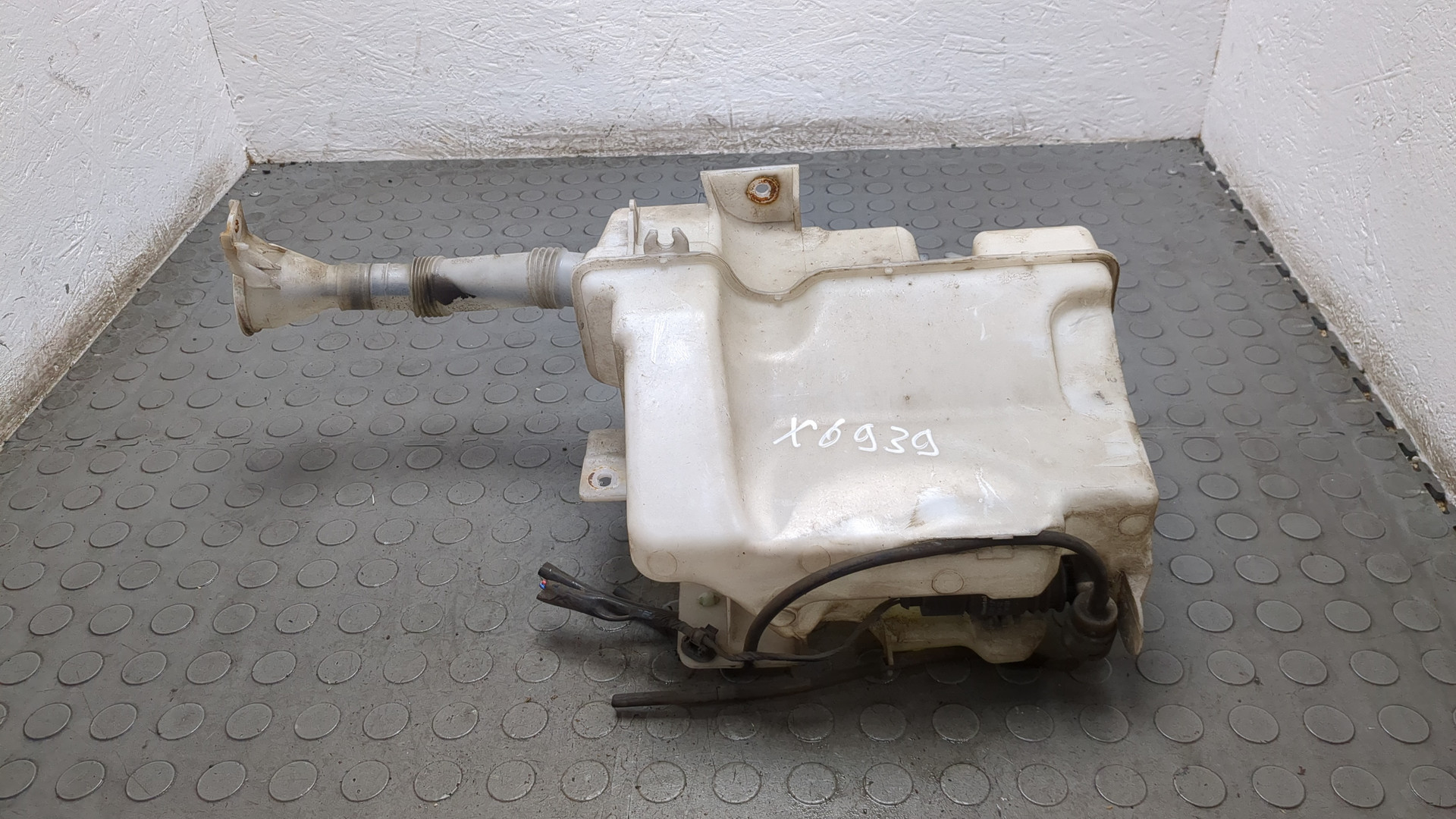 Бачок омывателя лобового стекла