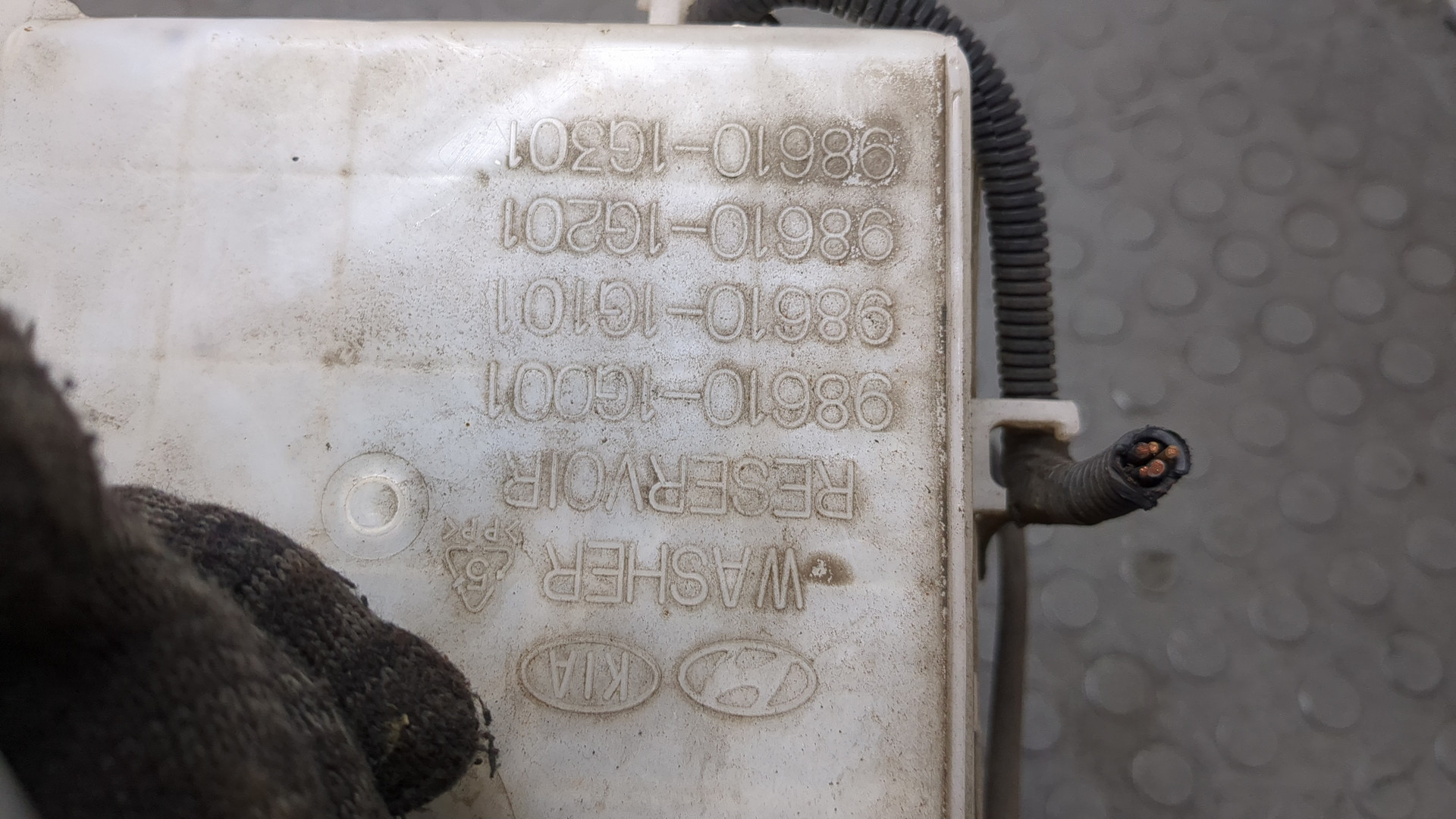 Бачок омывателя лобового стекла