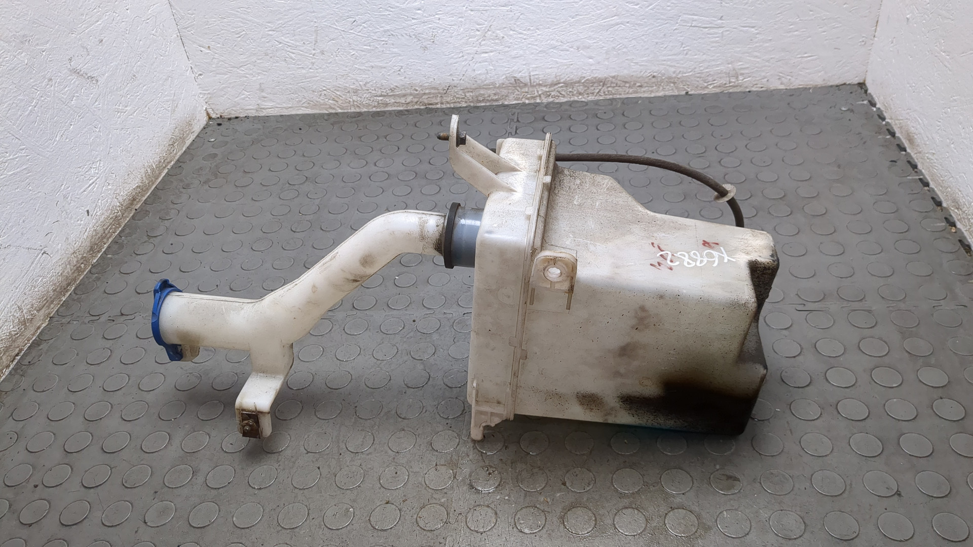 Бачок омывателя лобового стекла