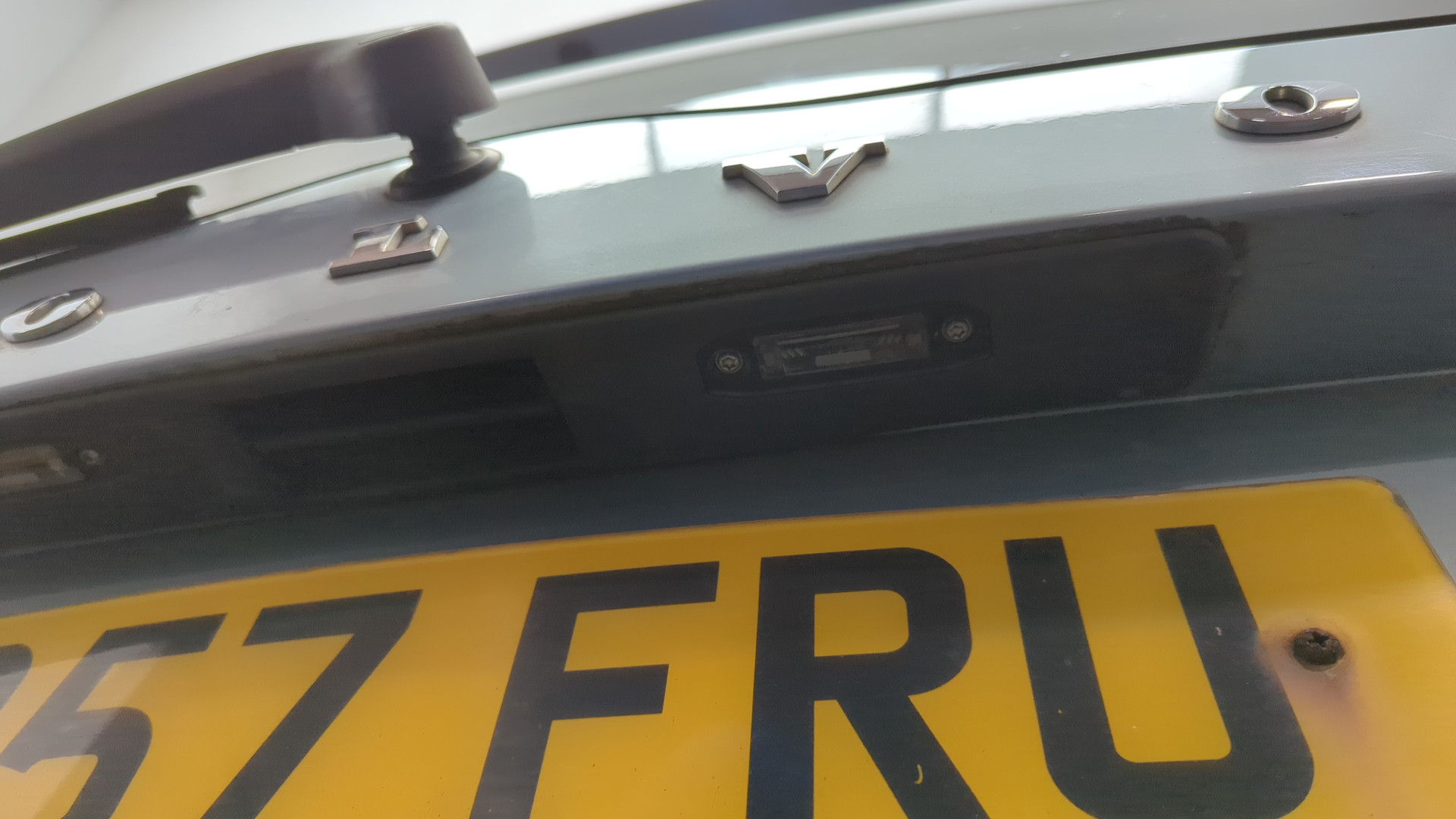 Дверь багажника