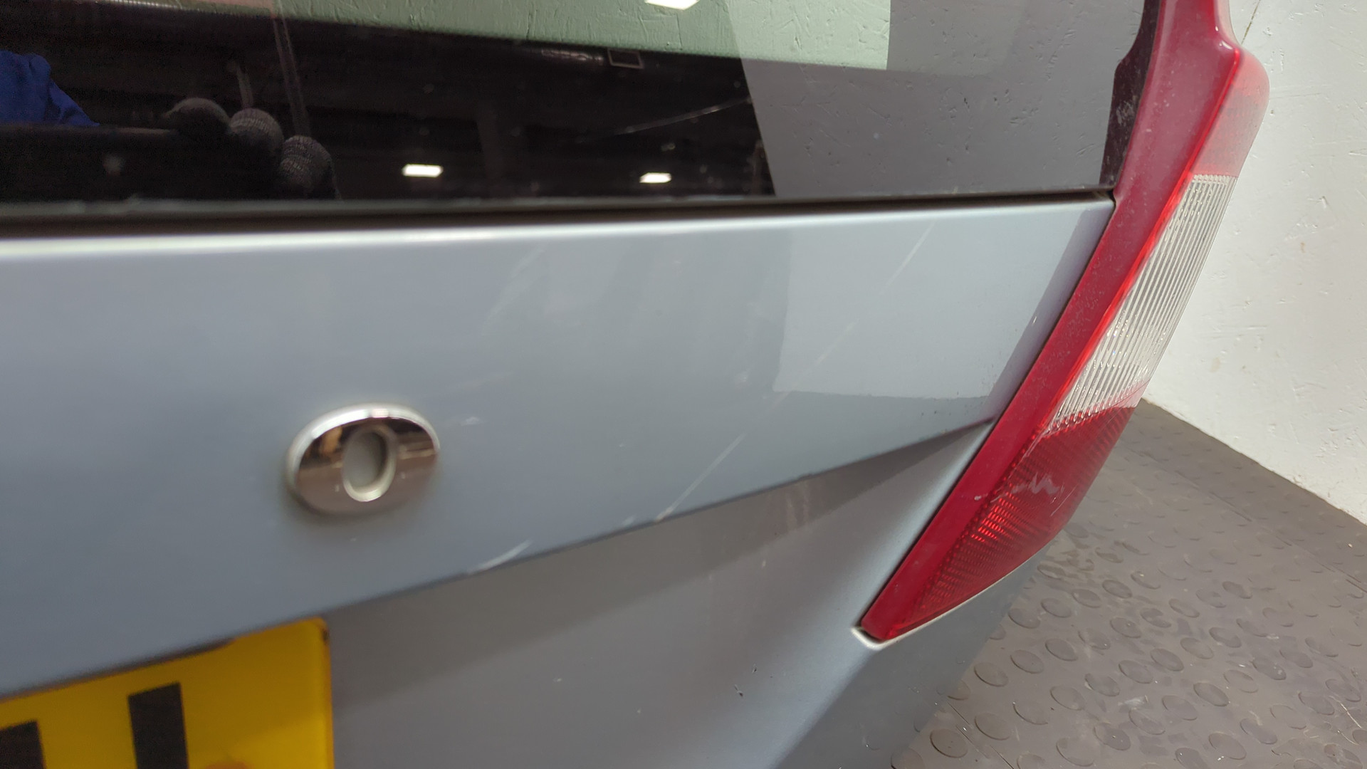 Дверь багажника