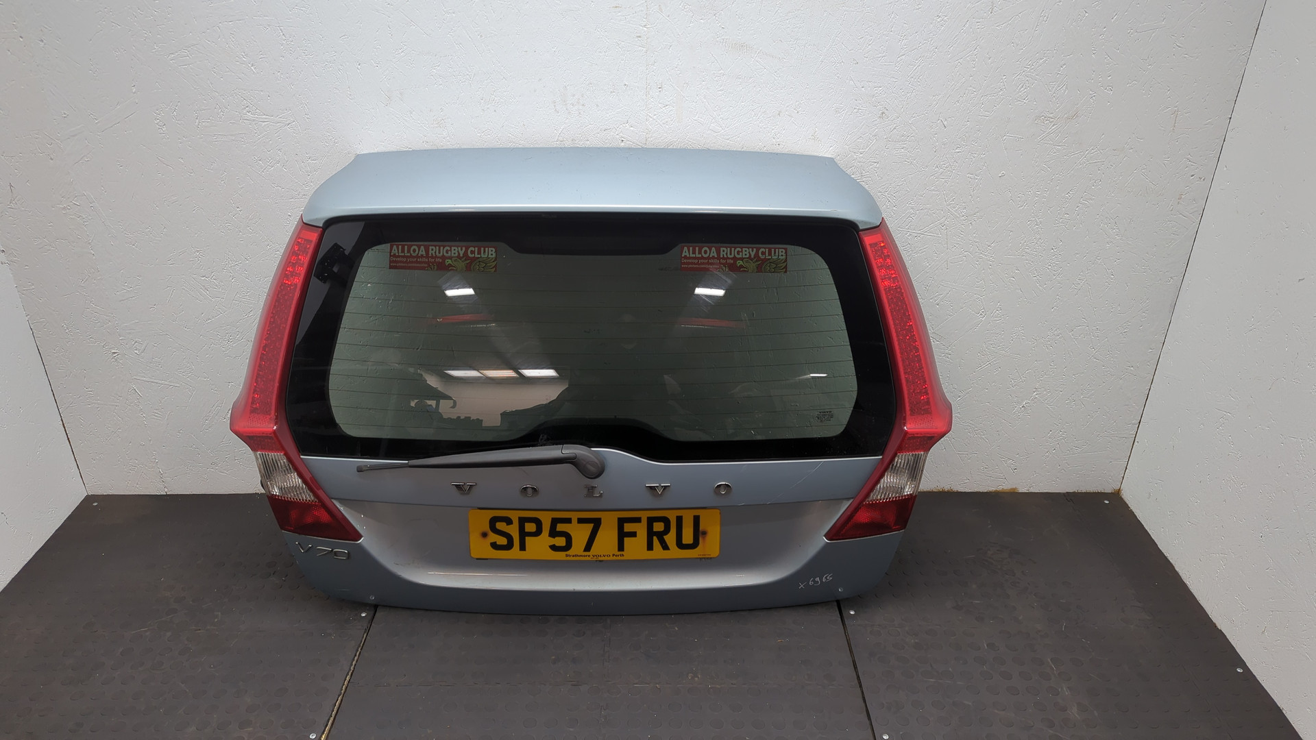 Дверь багажника