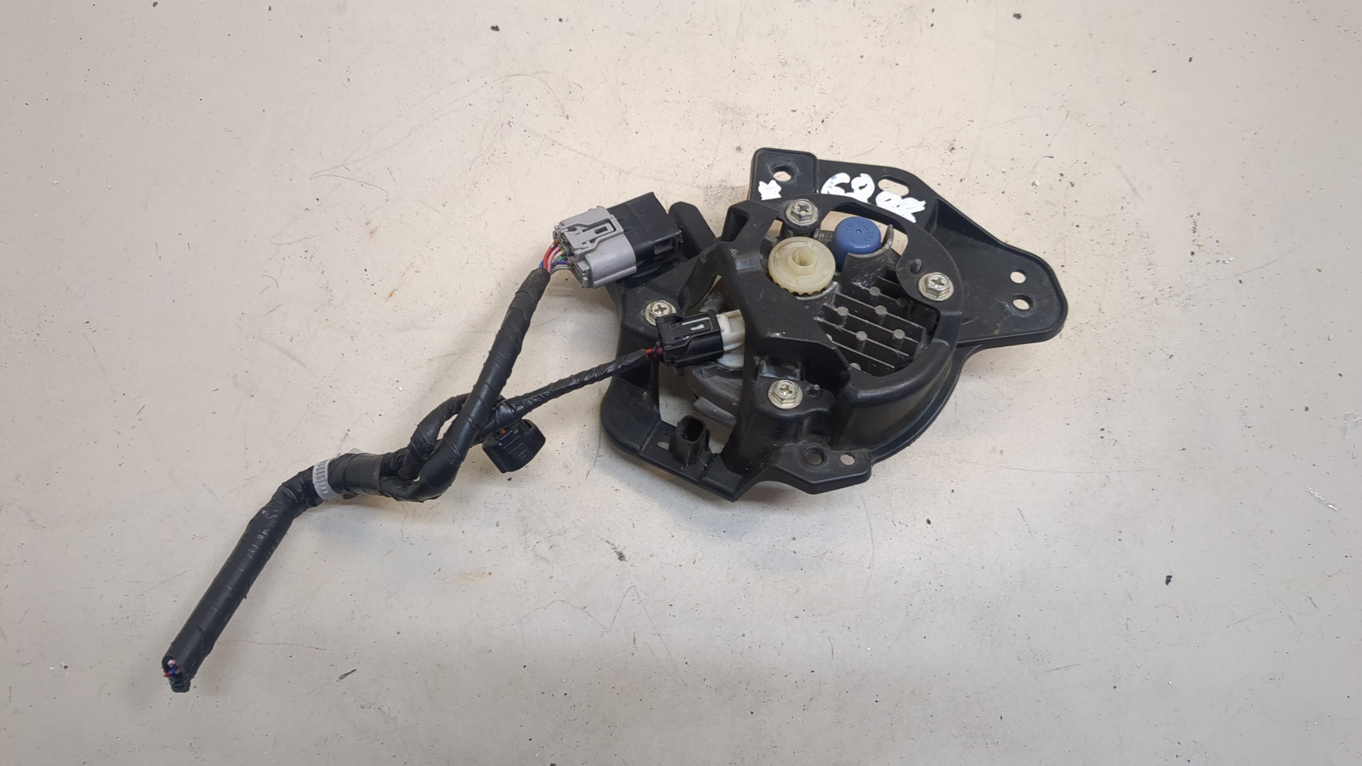 Фара противотуманная левая