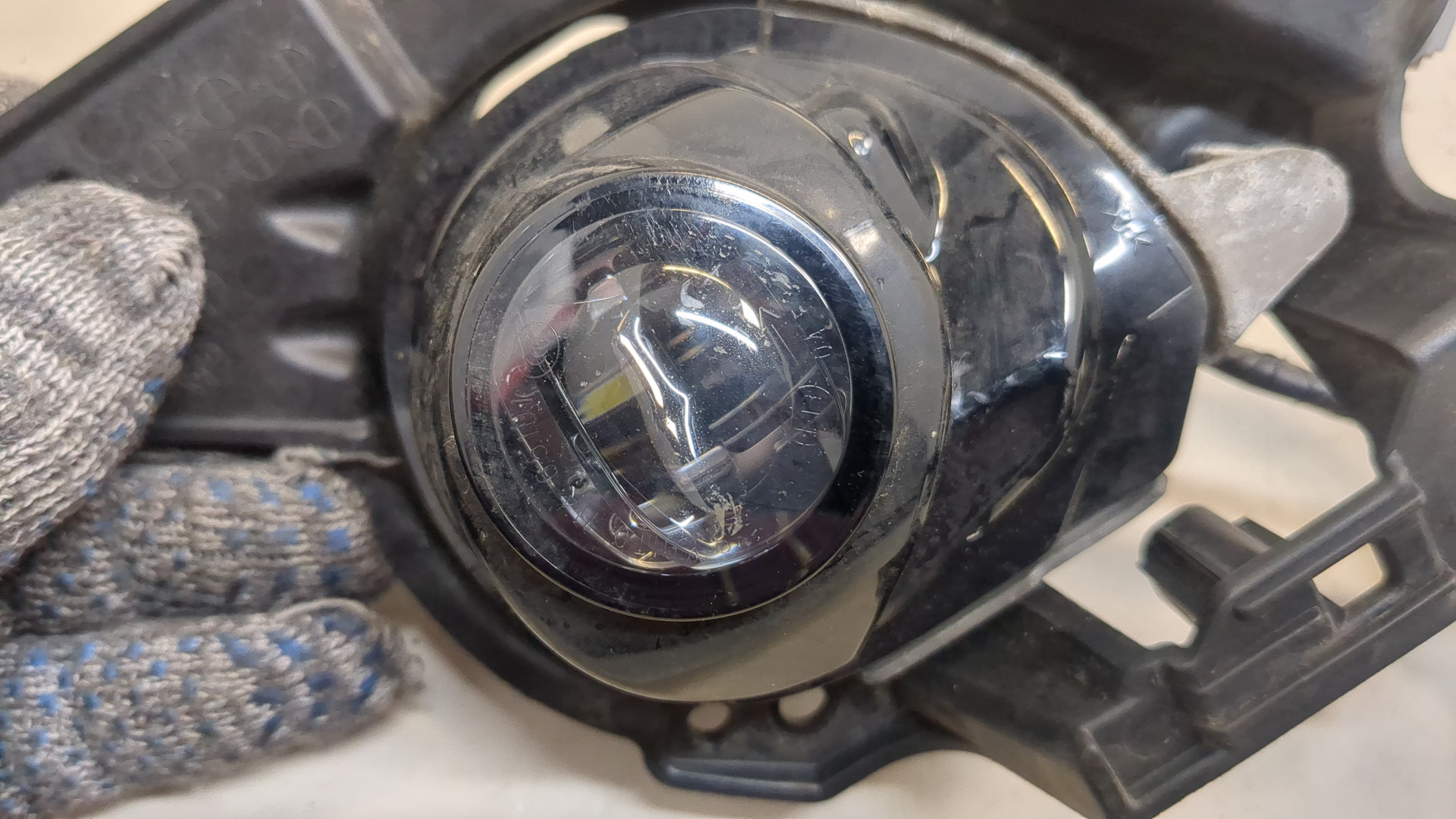 Фара противотуманная левая