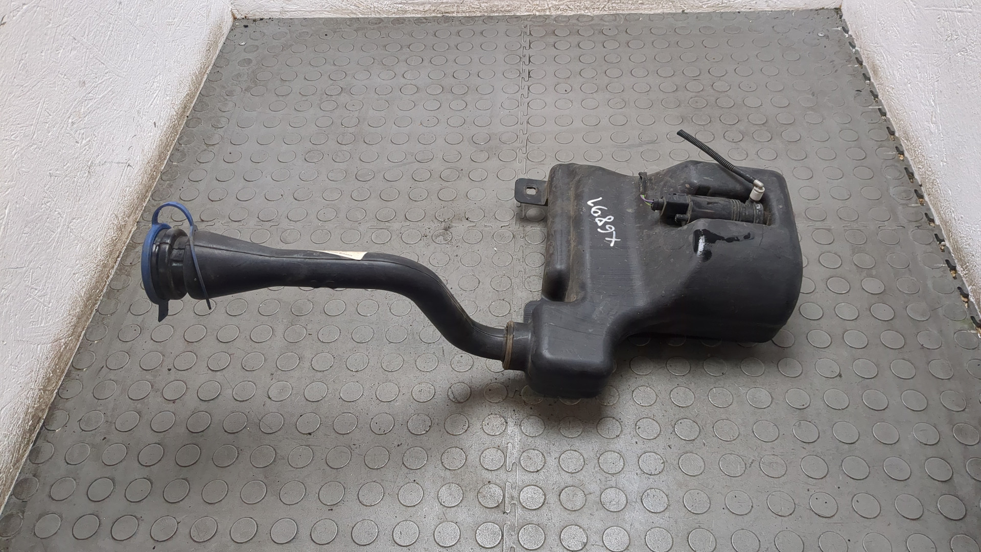 Бачок омывателя лобового стекла