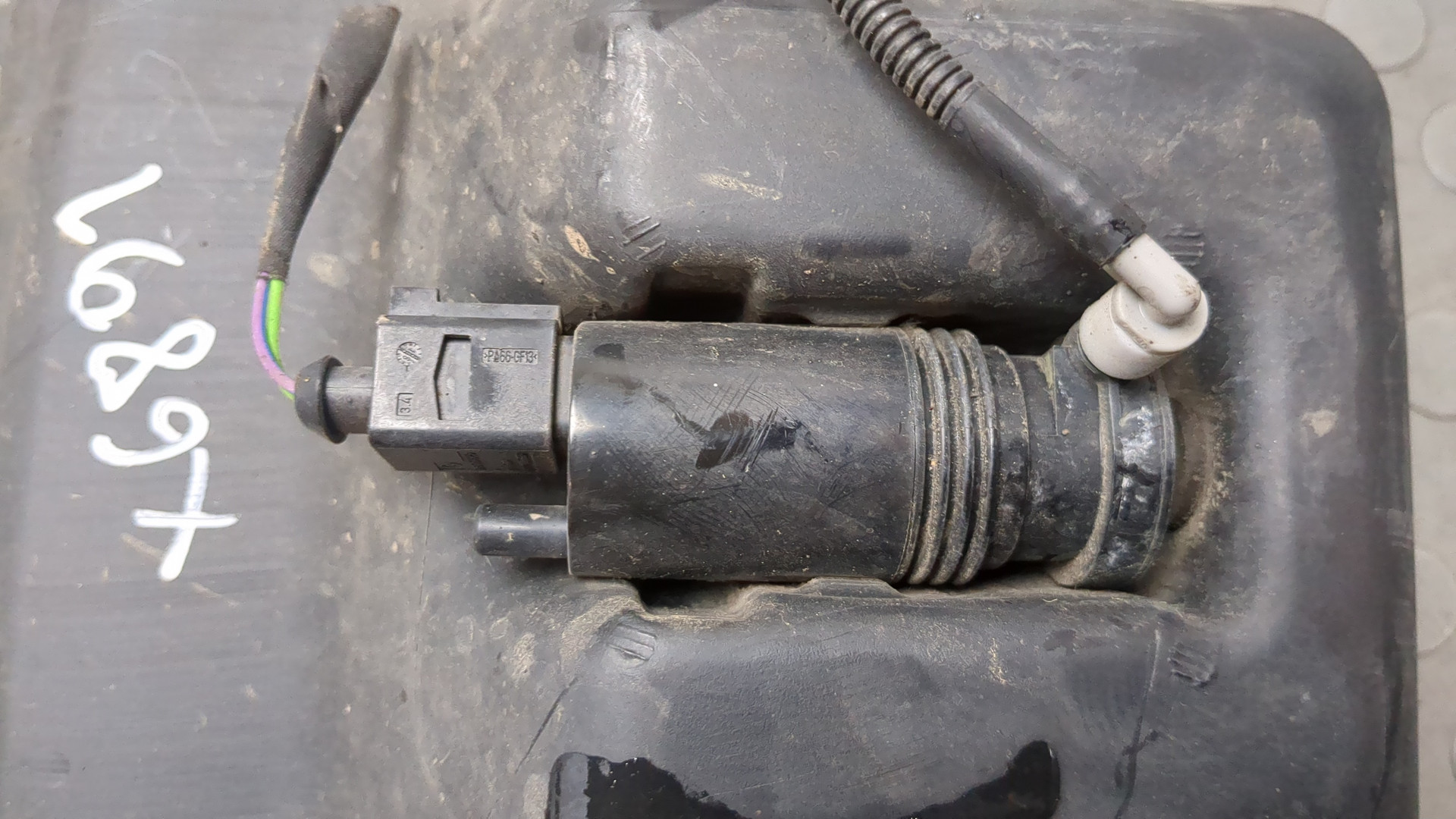 Бачок омывателя лобового стекла