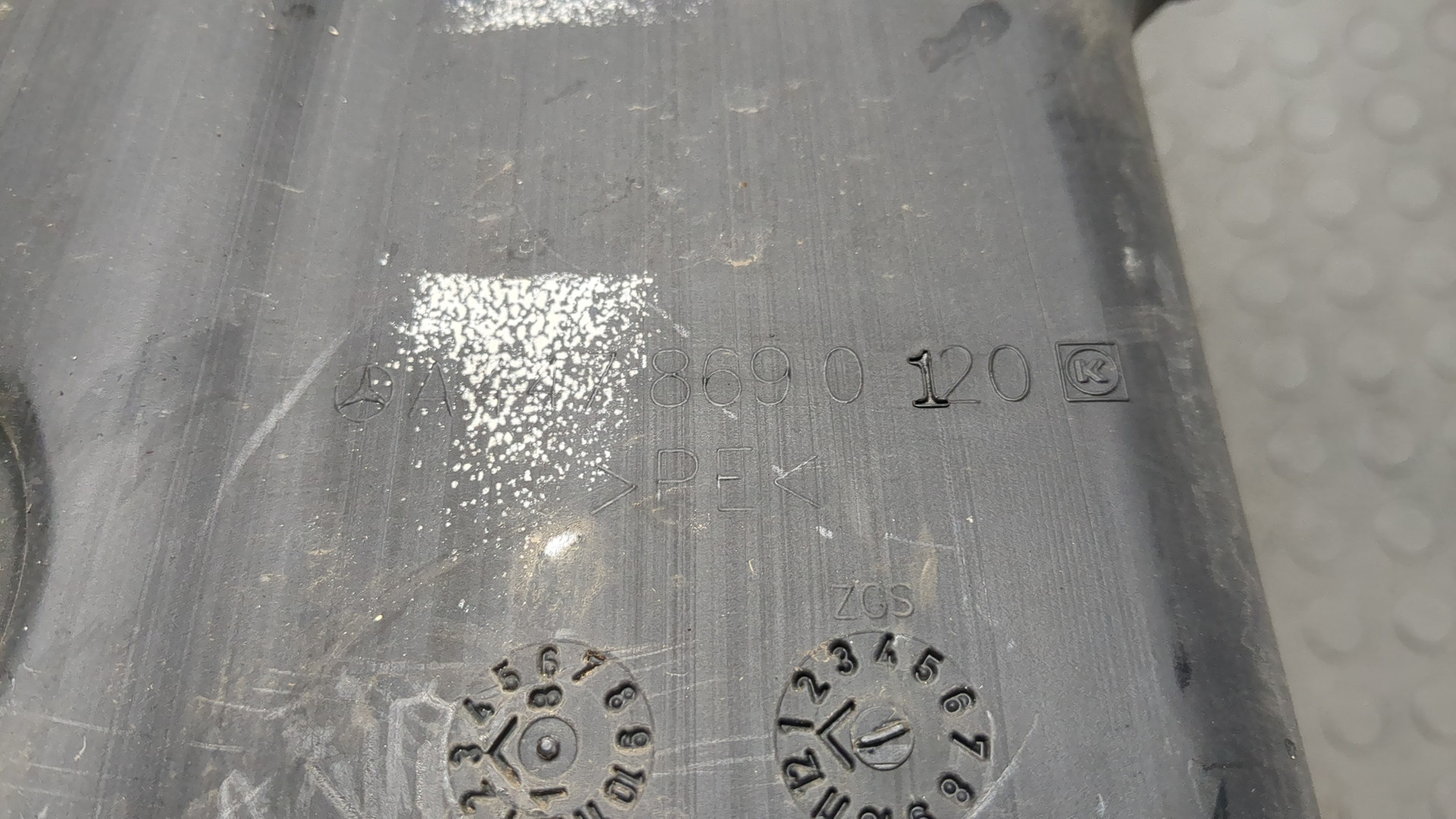 Бачок омывателя лобового стекла