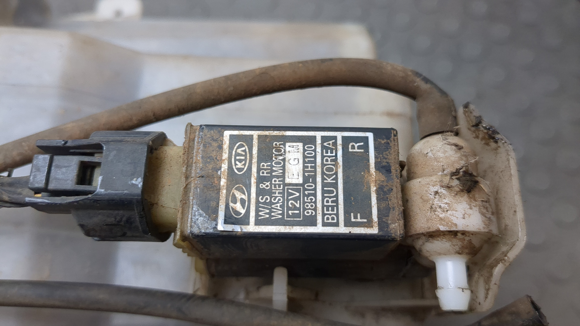 Бачок омывателя лобового стекла