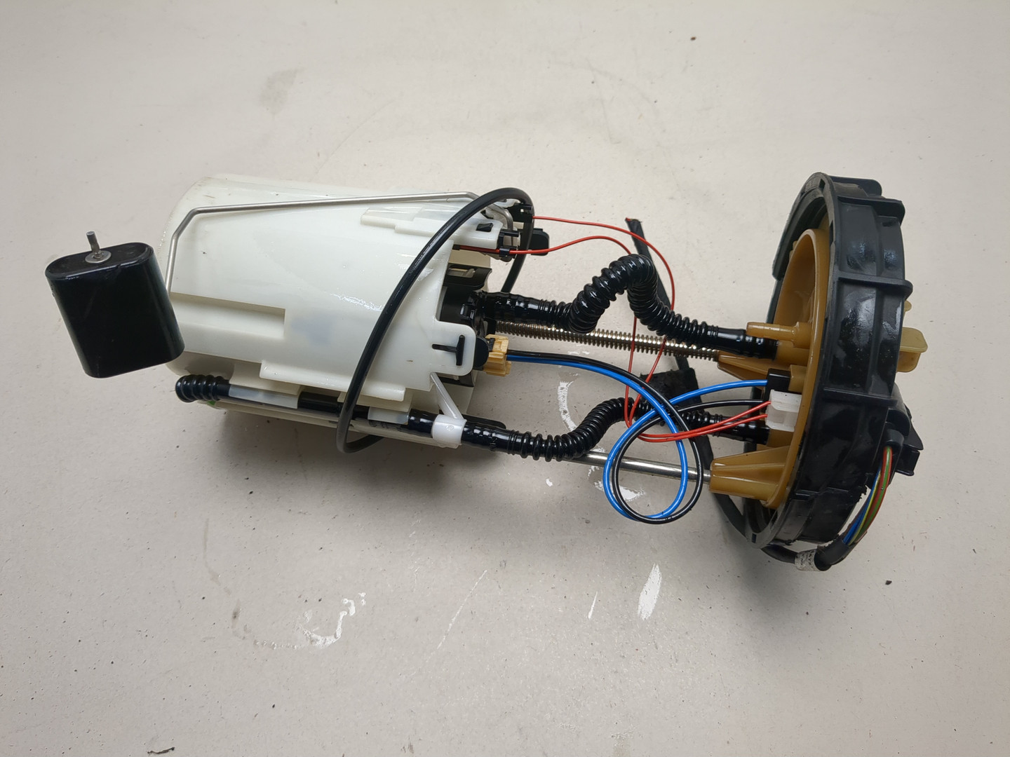 Насос топливный электрический