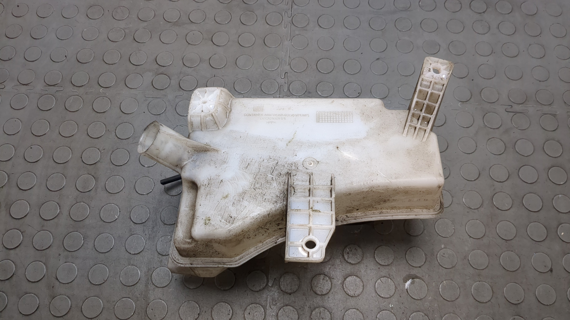 Бачок омывателя лобового стекла