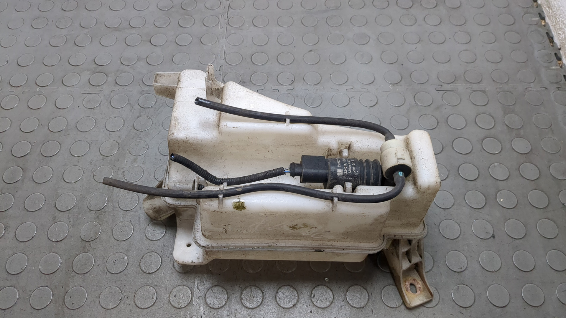 Бачок омывателя лобового стекла