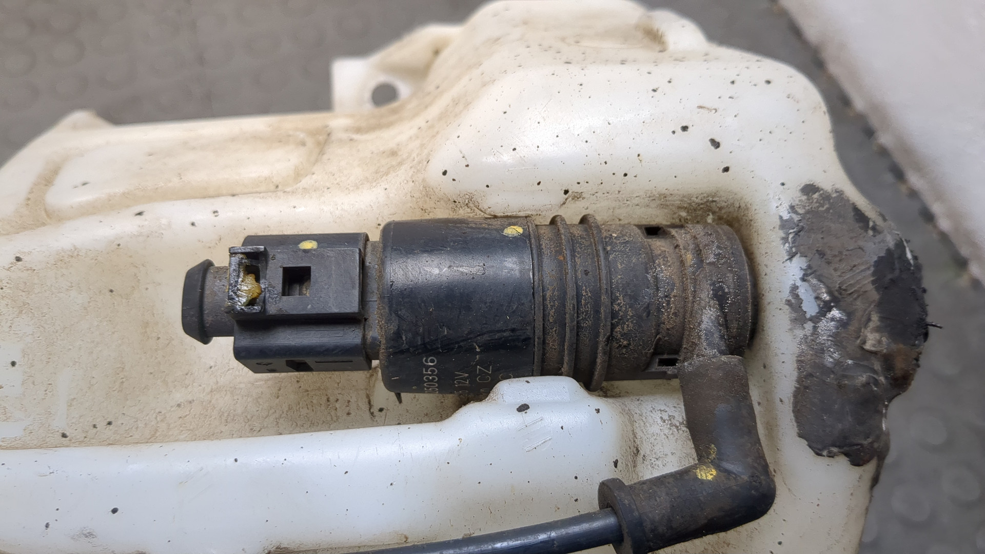 Бачок омывателя лобового стекла