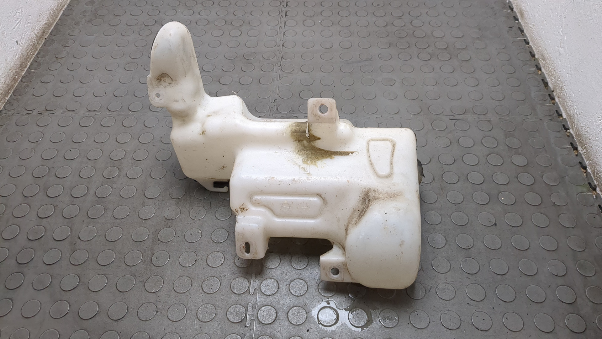 Бачок омывателя лобового стекла