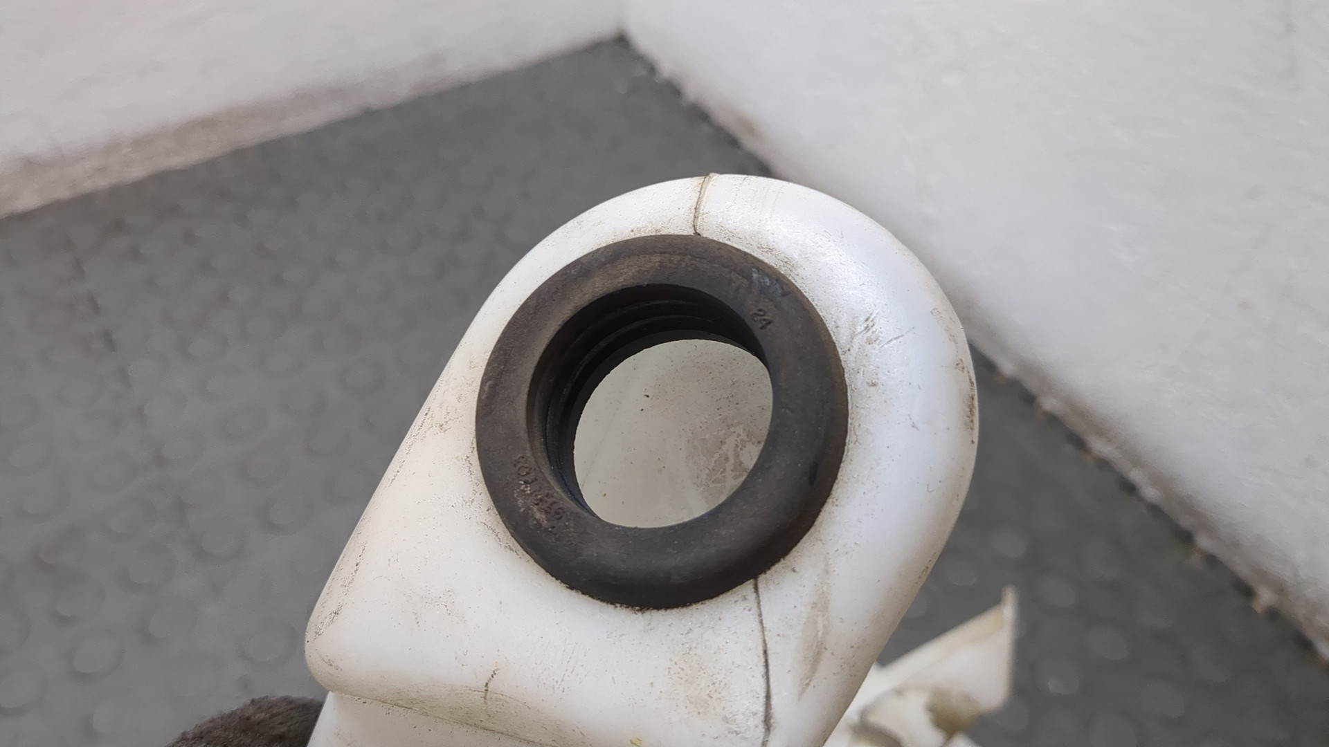 Бачок омывателя лобового стекла