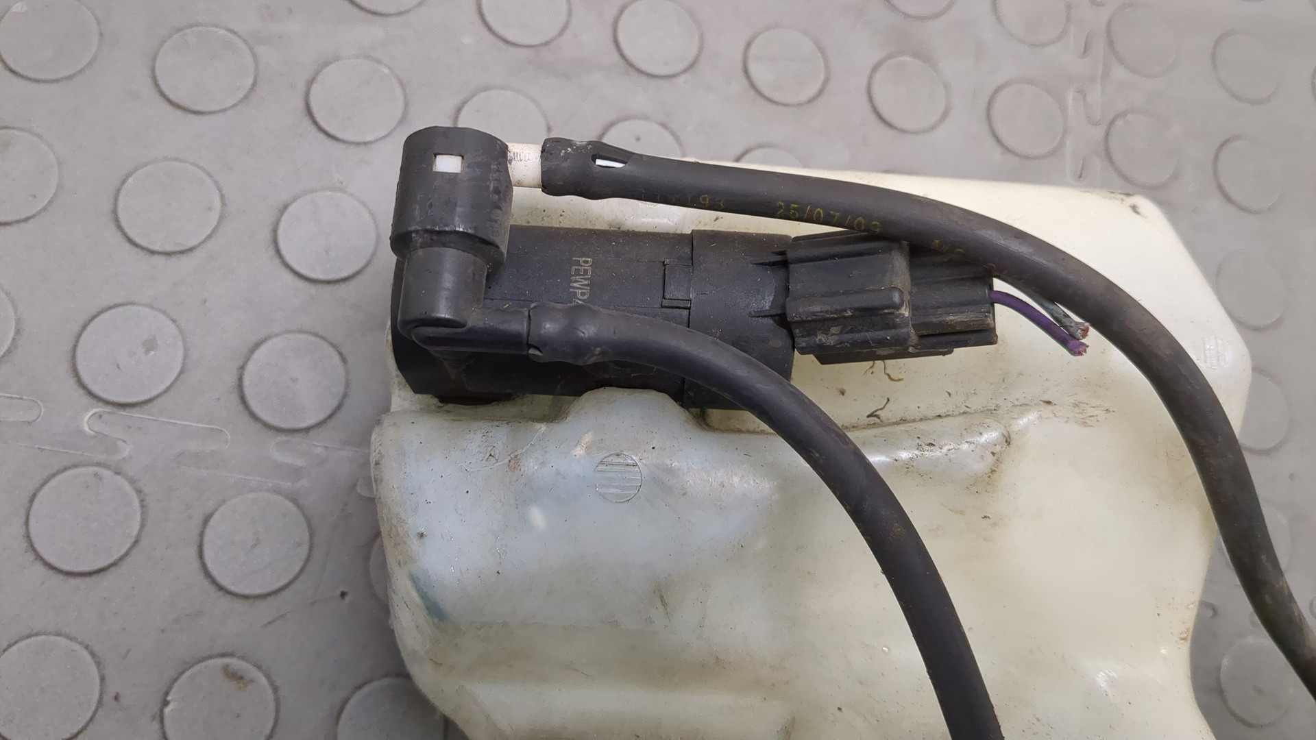 Бачок омывателя лобового стекла