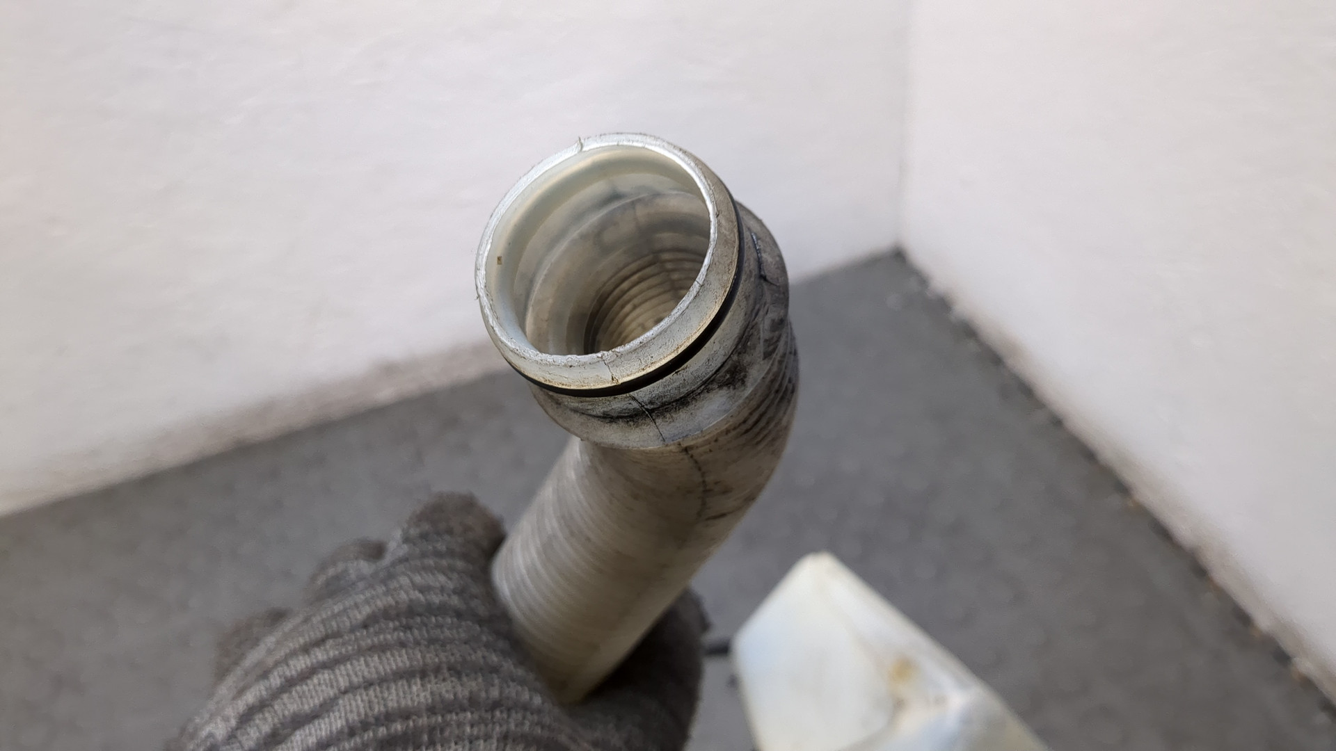 Бачок омывателя лобового стекла