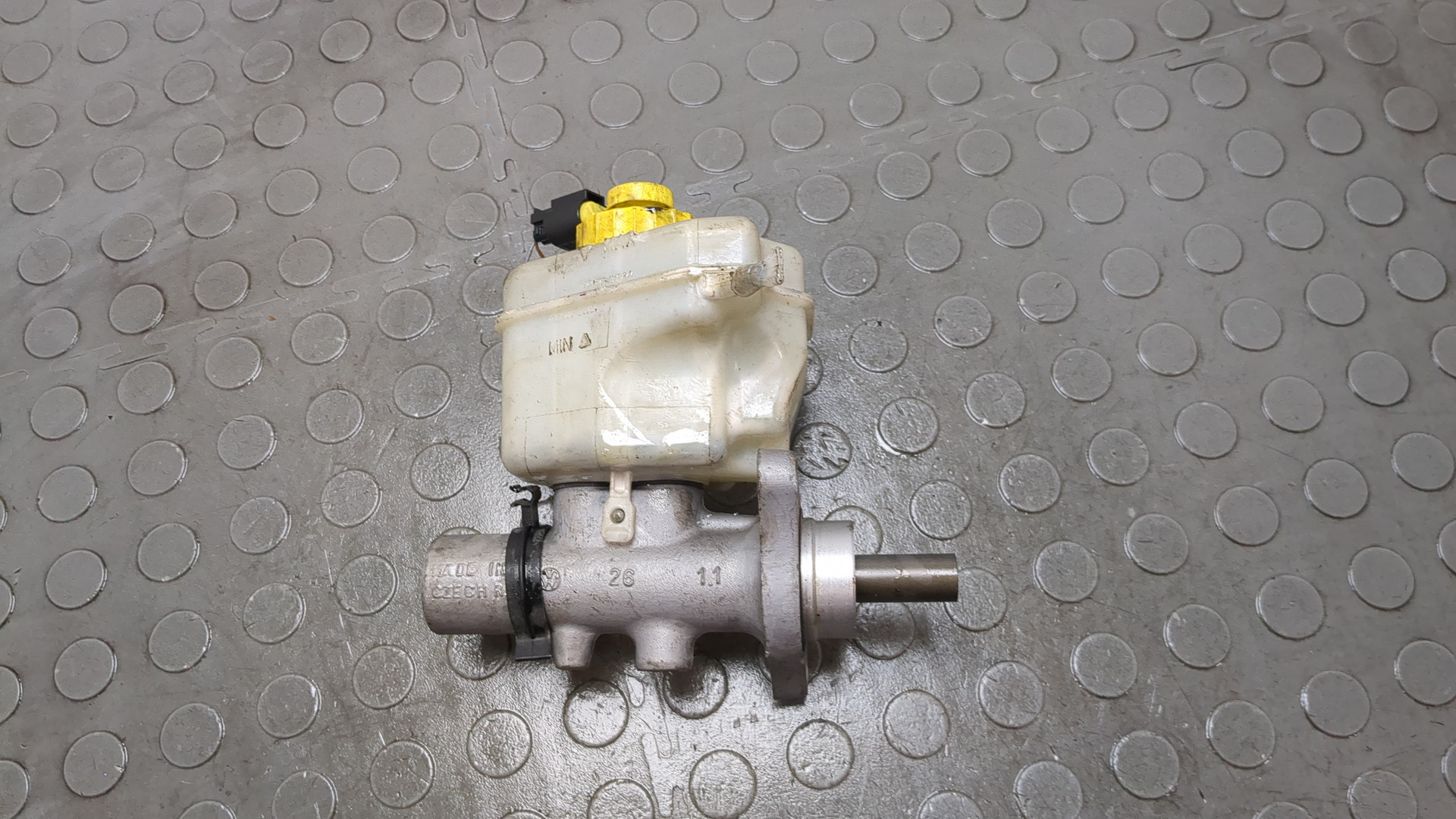 Цилиндр тормозной главный