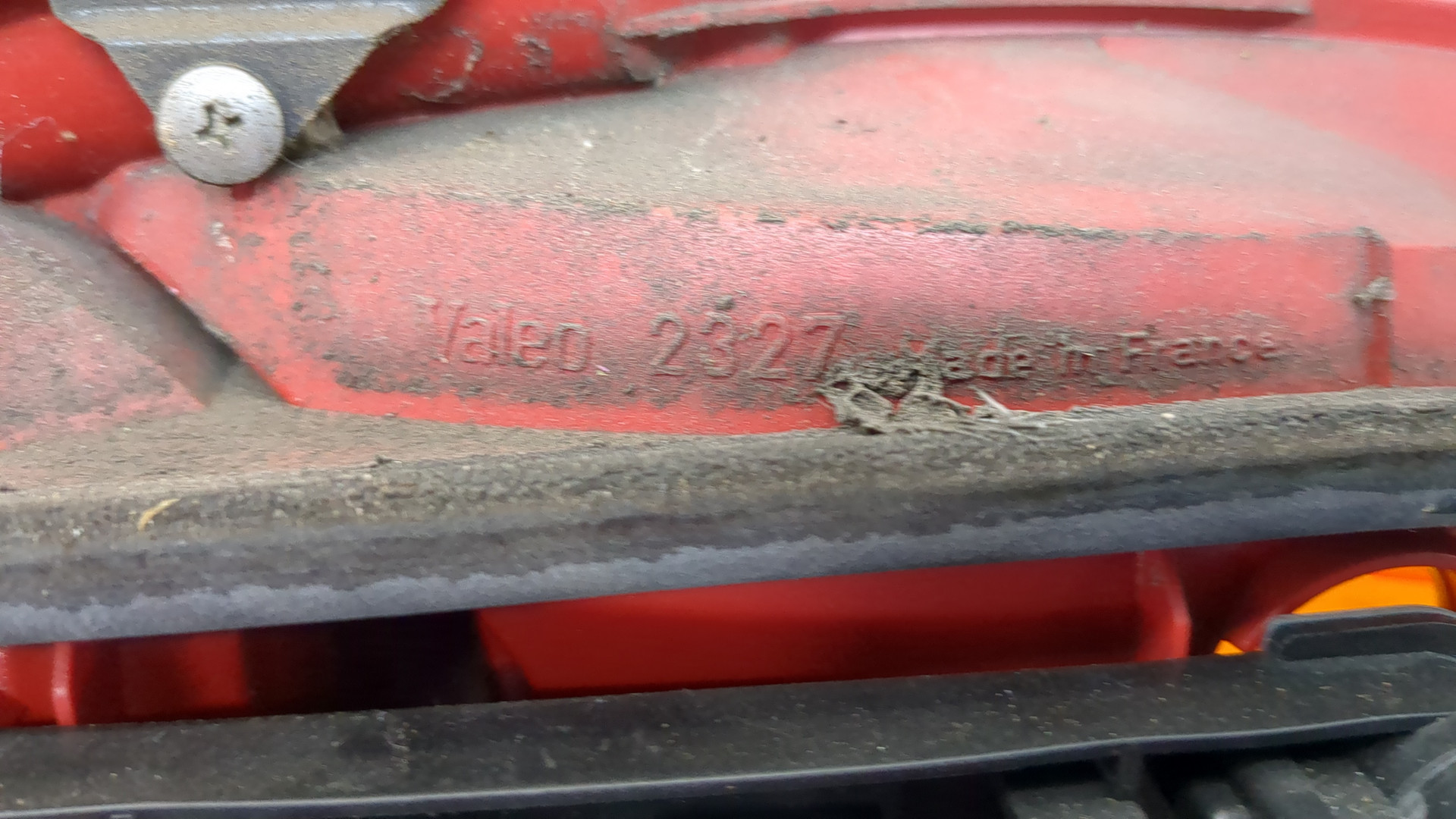 Фонарь задний левый