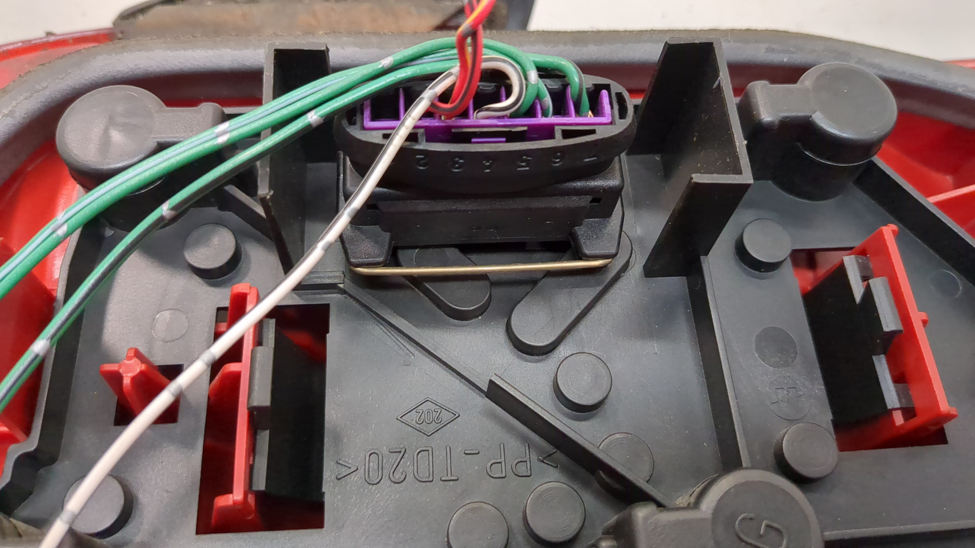 Фонарь задний левый