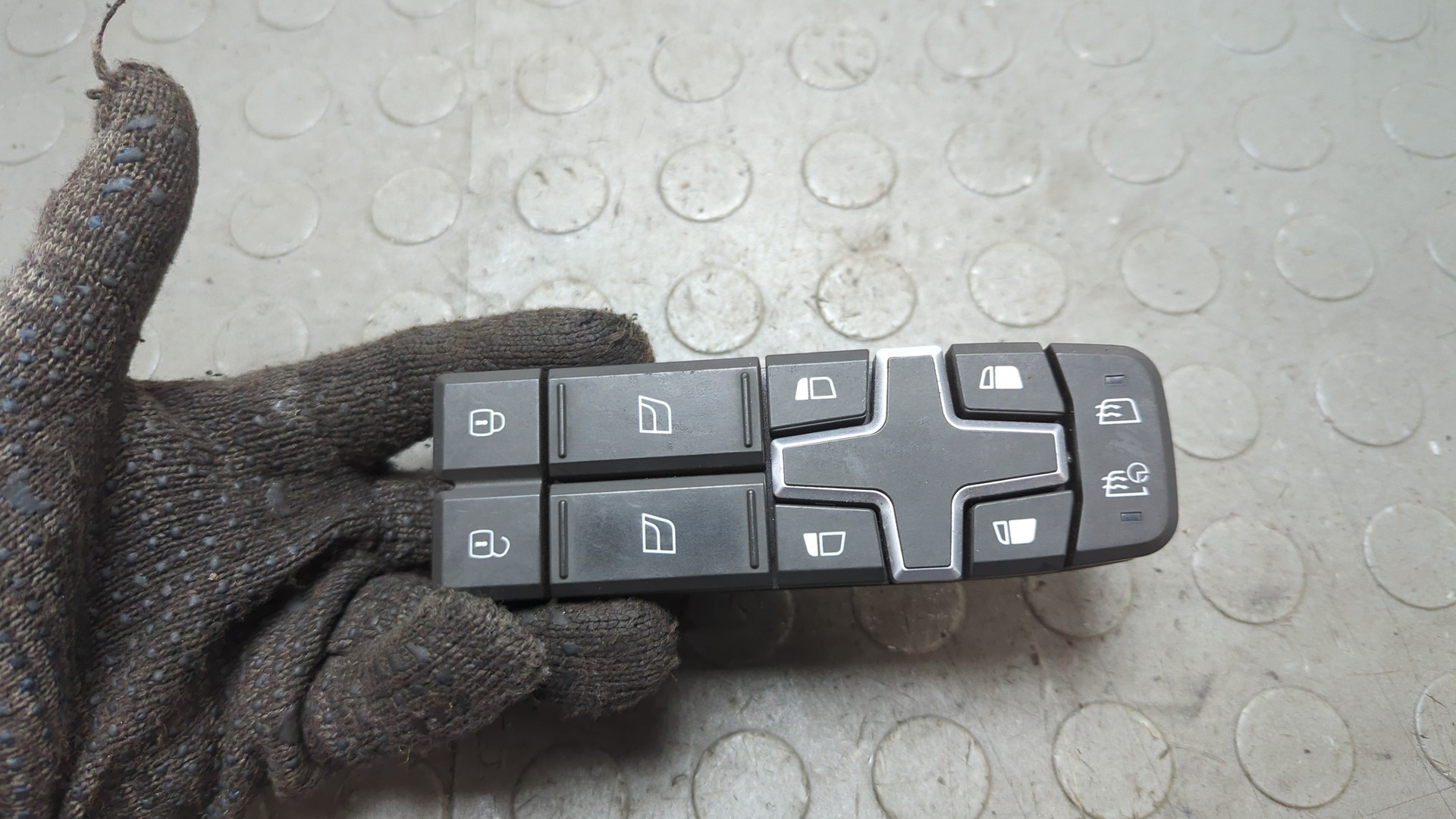 Кнопка стеклоподъемника для Truck FH 2013>