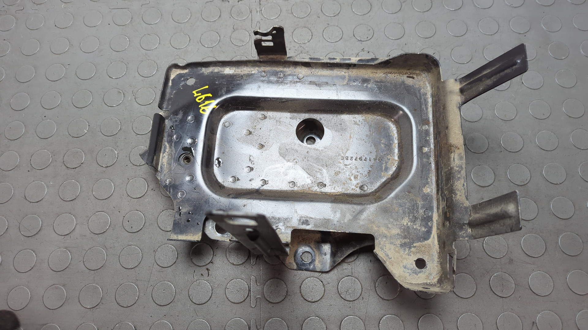 Площадка под аккумулятор (АКБ)